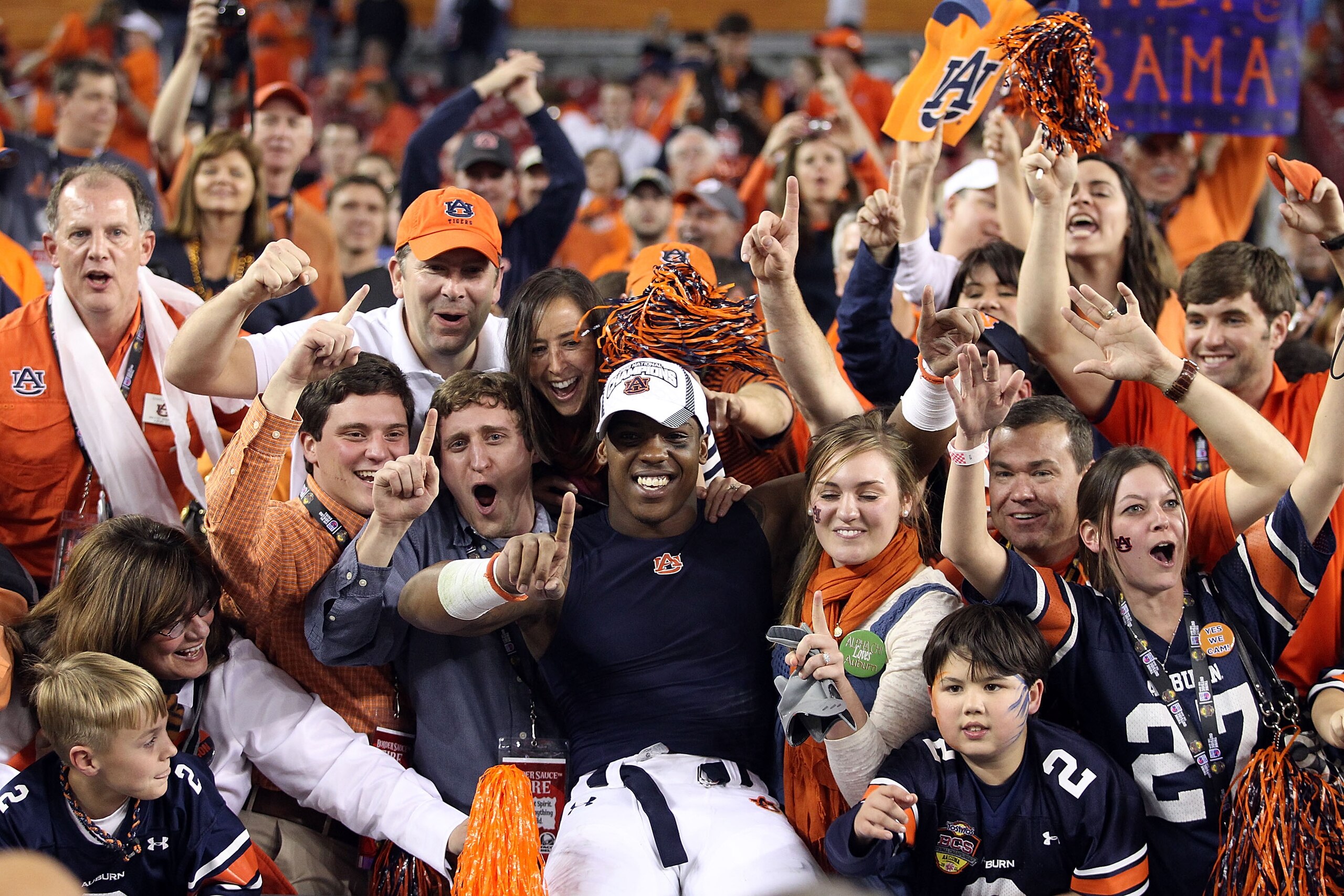 GLENDALE, AZ - JANUARY 10: Daren Bates #25 of the Auburn Tigers celebrates the Tigers 22-19 victory against the Oregon Ducks in the Tostitos BCS National Championship Game at University of Phoenix Stadium on January 10, 2011 in Glendale, Arizona. (Photo GLENDALE, AZ - JANUARY 10: Daren Bates #25 of the Auburn Tigers celebrates the Tigers 22-19 victory against the Oregon Ducks in the Tostitos BCS National Championship Game at University of Phoenix Stadium on January 10, 2011 in Glendale, Arizona. (Photo