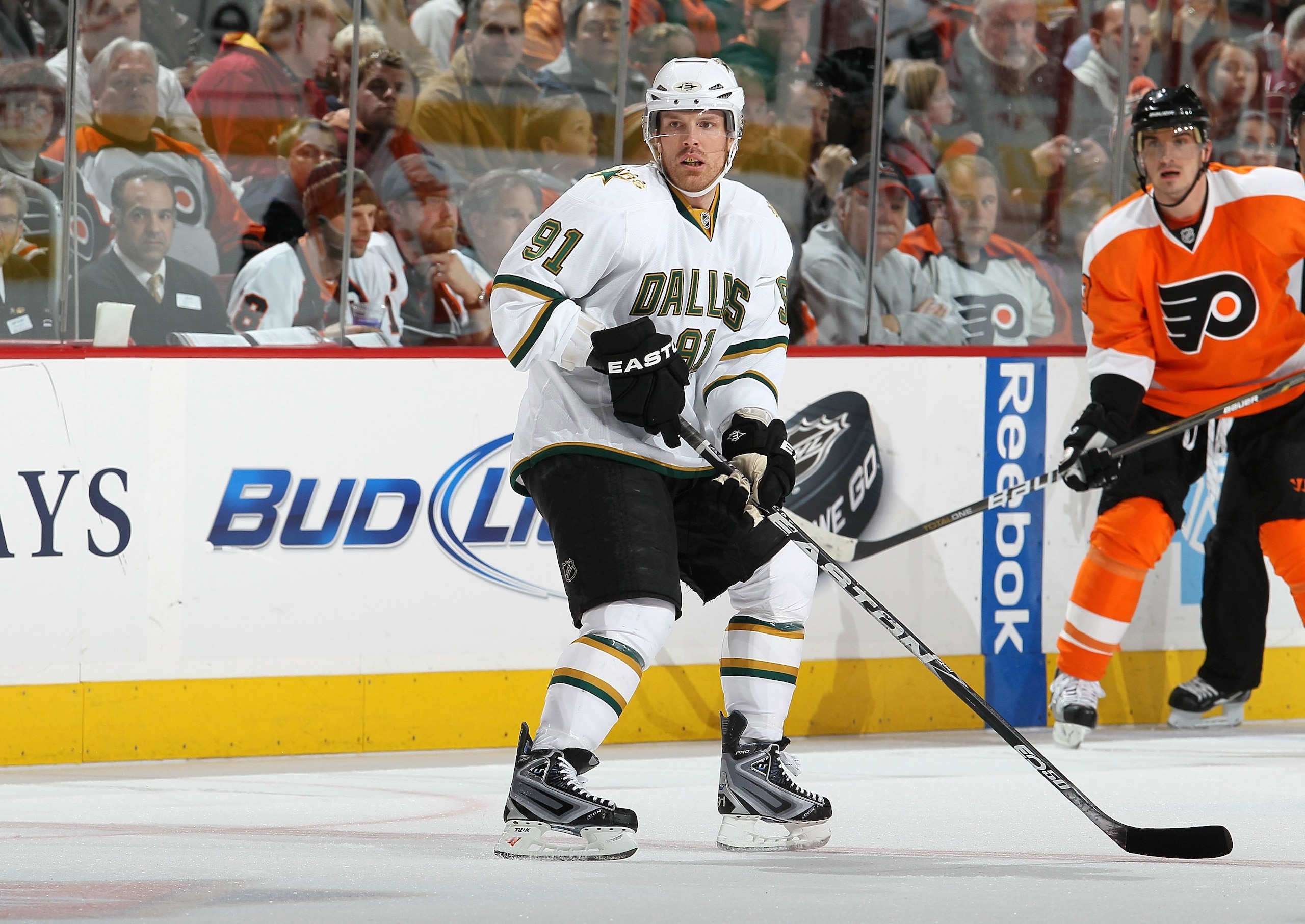 PHILADELPHIA, PA - FEBRUARY 05: Brad Richards #91 of the Dallas Stars skates against the Philadelphia Flyers on February 5, 2011 at Wells Fargo Center in Philadelphia, Pennsylvania. The Flyers defeated the Stars 3-1.  (Photo by Jim McIsaac/Getty Images)