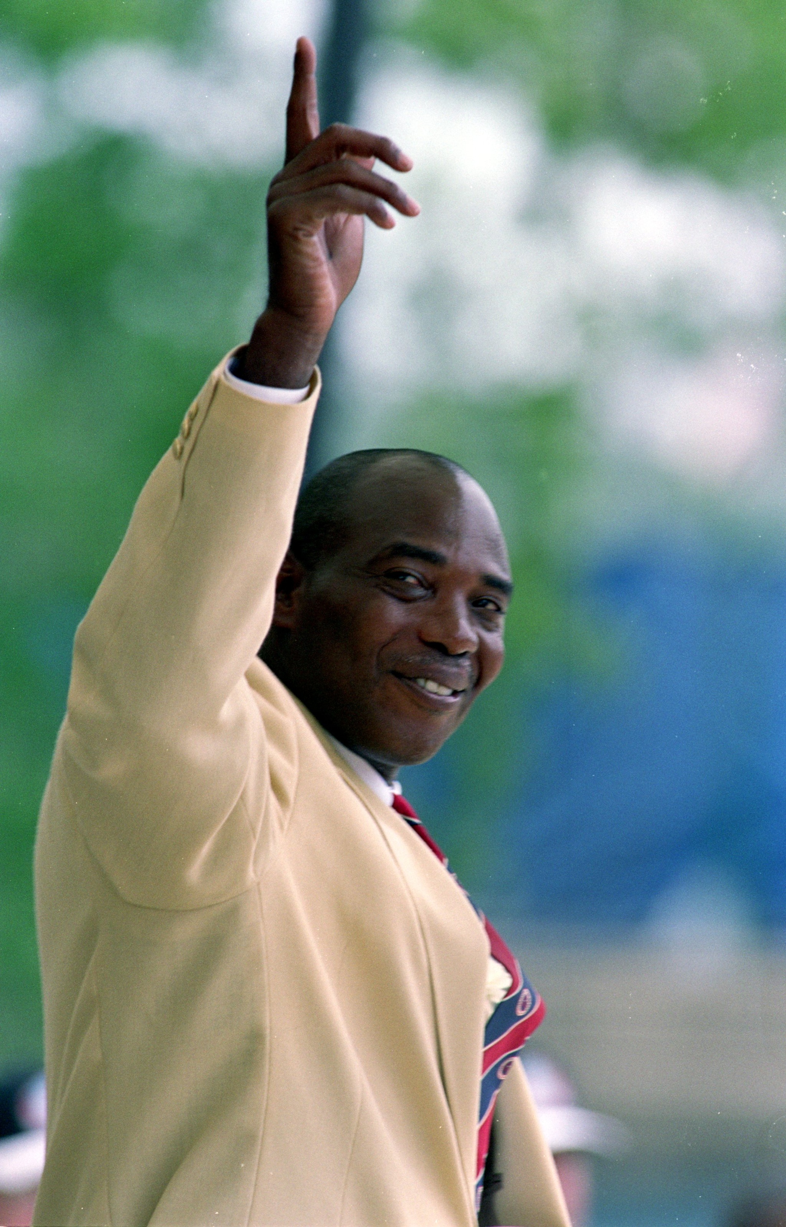 7 Aug 1999: Ozzie Newsome talks to the press during his induction into the Pro Football Hall of Fame in Canton, Ohio.