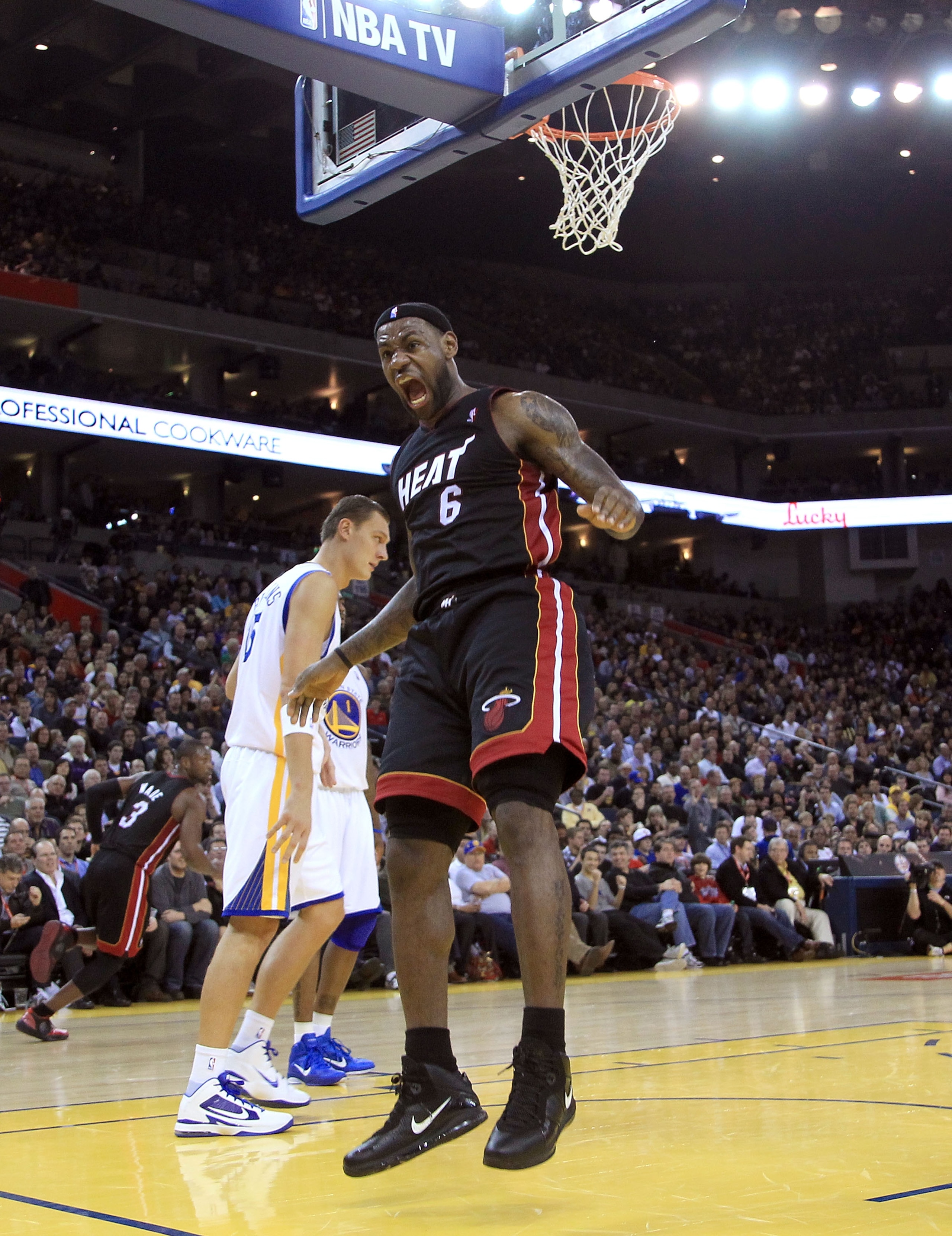OAKLAND, CA - DECEMBER 10: Lebron James #6 of the Miami Heat in action against the Golden State Warriors at Oracle Arena on December 10, 2010 in Oakland, California. NOTE TO USER: User expressly acknowledges and agrees that, by downloading and or using t OAKLAND, CA - DECEMBER 10: Lebron James #6 of the Miami Heat in action against the Golden State Warriors at Oracle Arena on December 10, 2010 in Oakland, California. NOTE TO USER: User expressly acknowledges and agrees that, by downloading and or using t