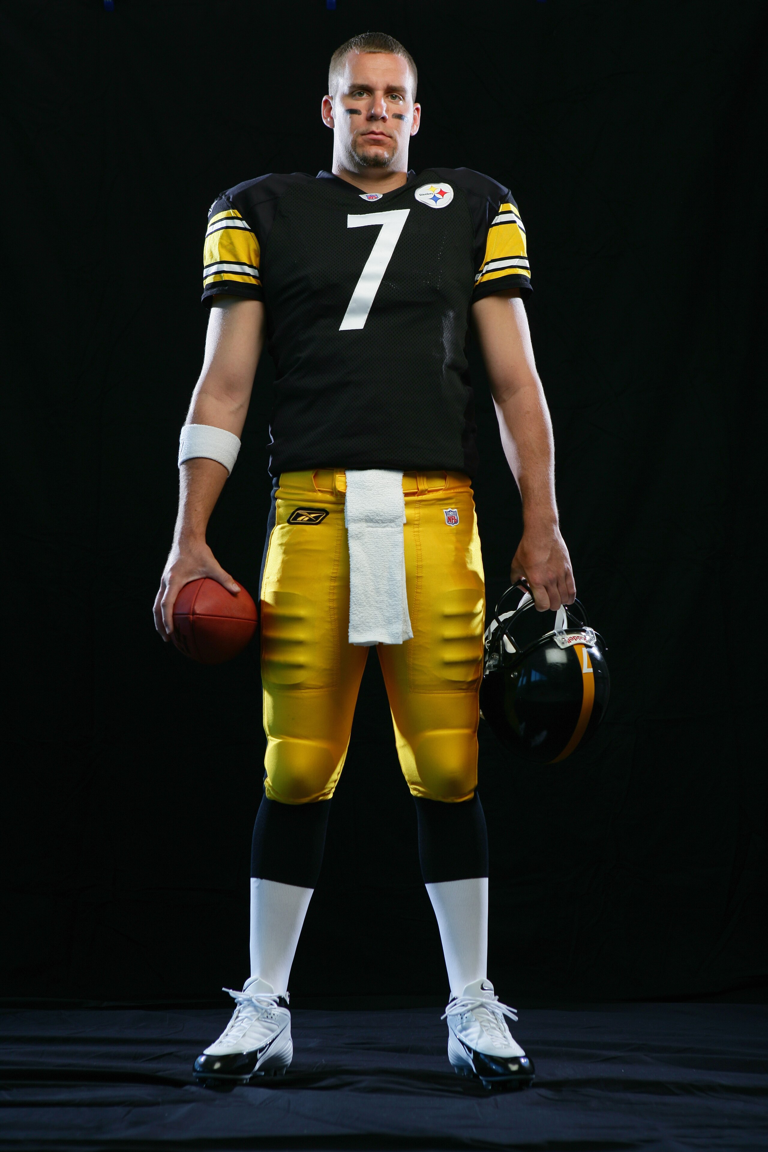 PITTSBURGH - APRIL 15:  (NO USE WITH OUT PRIOR APPROVAL, PLEASE CALL GETTY IMAGES SALES AT 1-800-IMAGERY)  Ben Roethlisberger #7 of the Pittsburgh Steelers poses for photos at the Steelers training facility and at his home on April 15, 2005 in Pittsburgh,