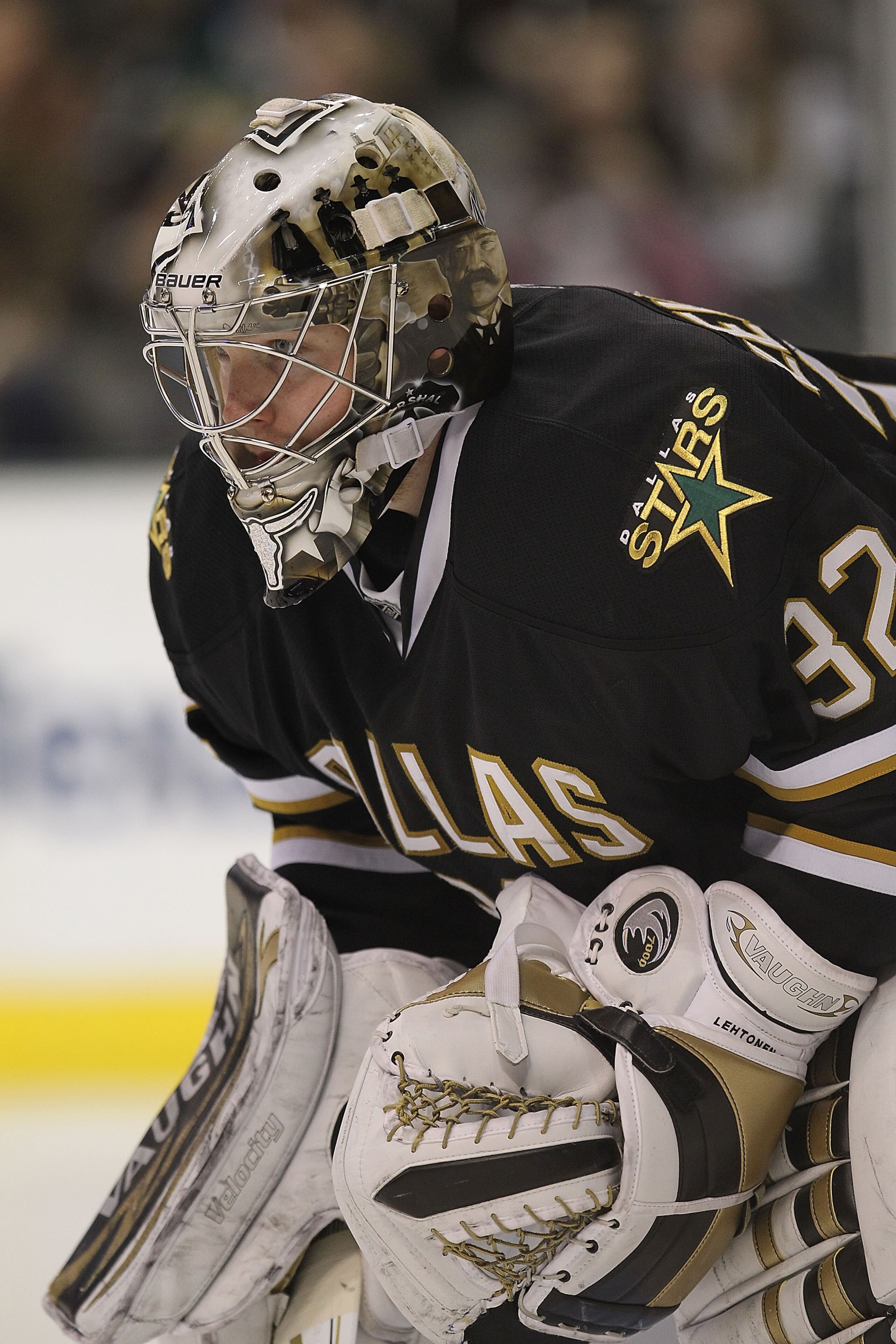DALLAS, TX - FEBRUARY 26:  Goaltender Kari Lehtonen #32 of the Dallas Stars at American Airlines Center on February 26, 2011 in Dallas, Texas.  (Photo by Ronald Martinez/Getty Images)