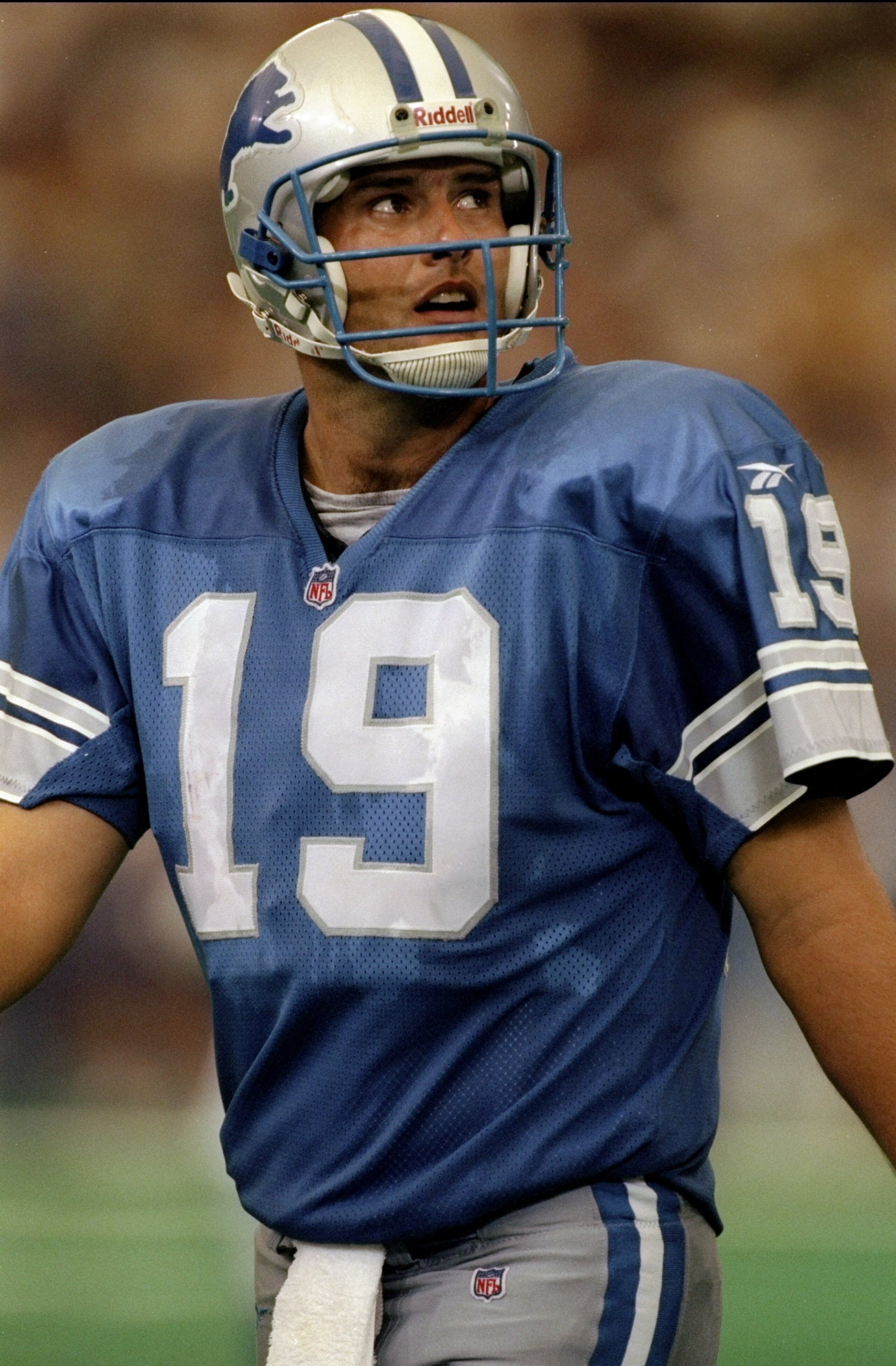 13 Sep 1998:  Quarterback Scott Mitchell #19 of the Detroit Lions in action during the game against the Cincinnati Bengals at the Pontiac Silverdome in Pontiac, Michigan. The Bengals defeated the Lions 34-28. Mandatory Credit: Vincent Laforet  /Allsport
