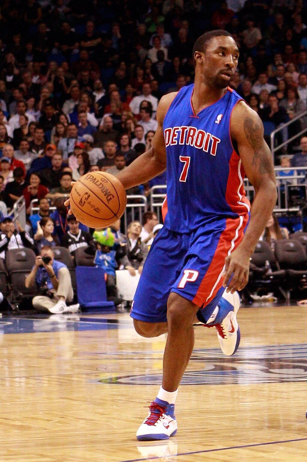 ORLANDO, FL - JANUARY 24:  Ben Gordon #7 of the Detroit Pistons sets up a play during the game against the Orlando Magic at Amway Arena on January 24, 2011 in Orlando, Florida.  NOTE TO USER: User expressly acknowledges and agrees that, by downloading and
