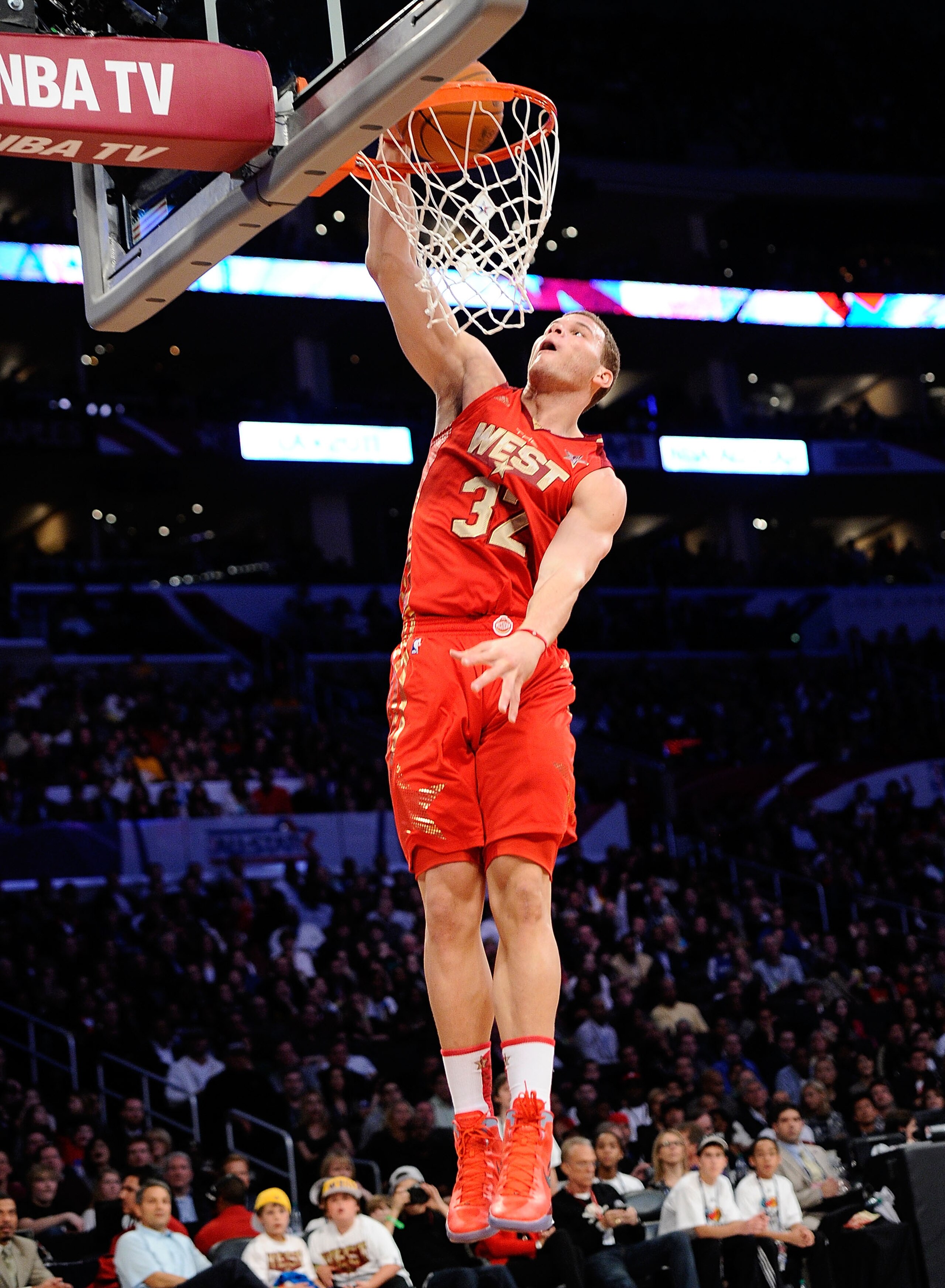 LOS ANGELES, CA - FEBRUARY 20: Blake Griffin #32 of the Los Angeles Clippers and the Western Conference dunks the ball in the second half in the 2011 NBA All-Star Game at Staples Center on February 20, 2011 in Los Angeles, California. NOTE TO USER: User LOS ANGELES, CA - FEBRUARY 20: Blake Griffin #32 of the Los Angeles Clippers and the Western Conference dunks the ball in the second half in the 2011 NBA All-Star Game at Staples Center on February 20, 2011 in Los Angeles, California. NOTE TO USER: User
