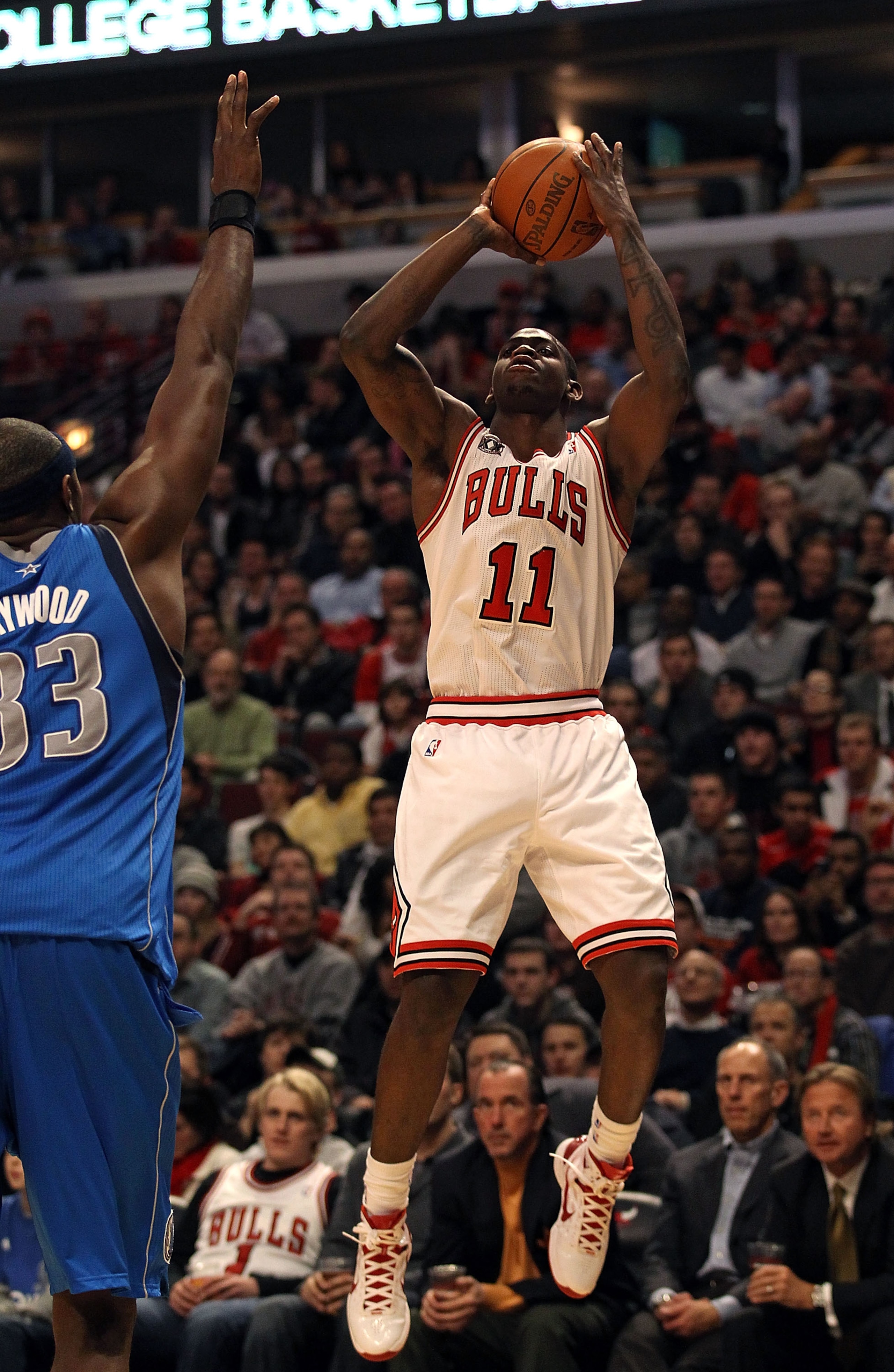 CHICAGO, IL - JANUARY 20: Ronnie Brewer #11 of the Chicago Bulls shoots over Brendan Haywood #33 of the Dallas Mavericks at the United Center on January 20, 2011 in Chicago, Illinois. The Bulls defeated the Mavericks 82-77. NOTE TO USER: User expressly ac