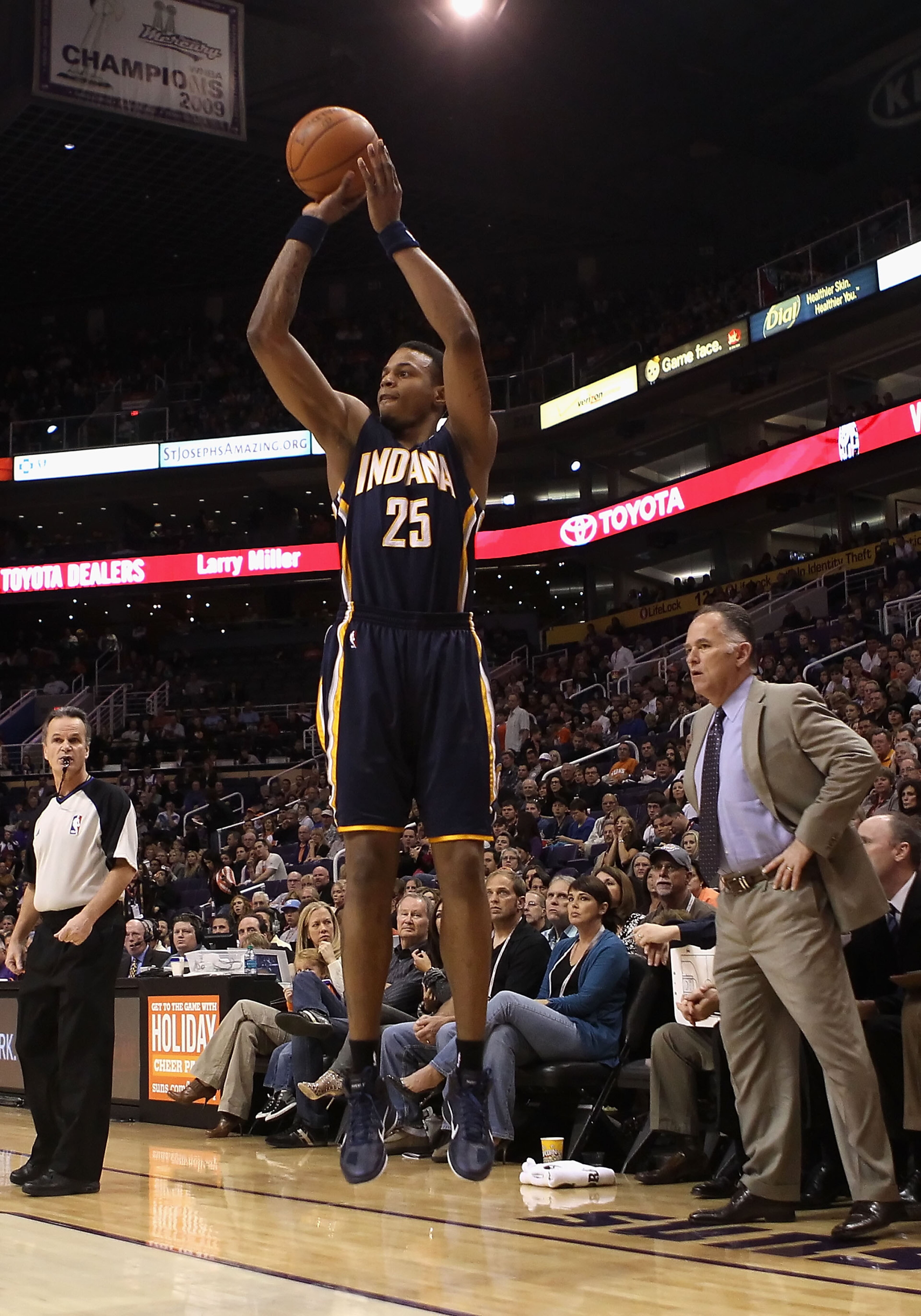 PHOENIX - DECEMBER 03: Brandon Rush #25 of the Indiana Pacers puts up a shot during the NBA game against the Phoenix Suns at US Airways Center on December 3, 2010 in Phoenix, Arizona. NOTE TO USER: User expressly acknowledges and agrees that, by download PHOENIX - DECEMBER 03: Brandon Rush #25 of the Indiana Pacers puts up a shot during the NBA game against the Phoenix Suns at US Airways Center on December 3, 2010 in Phoenix, Arizona. NOTE TO USER: User expressly acknowledges and agrees that, by download