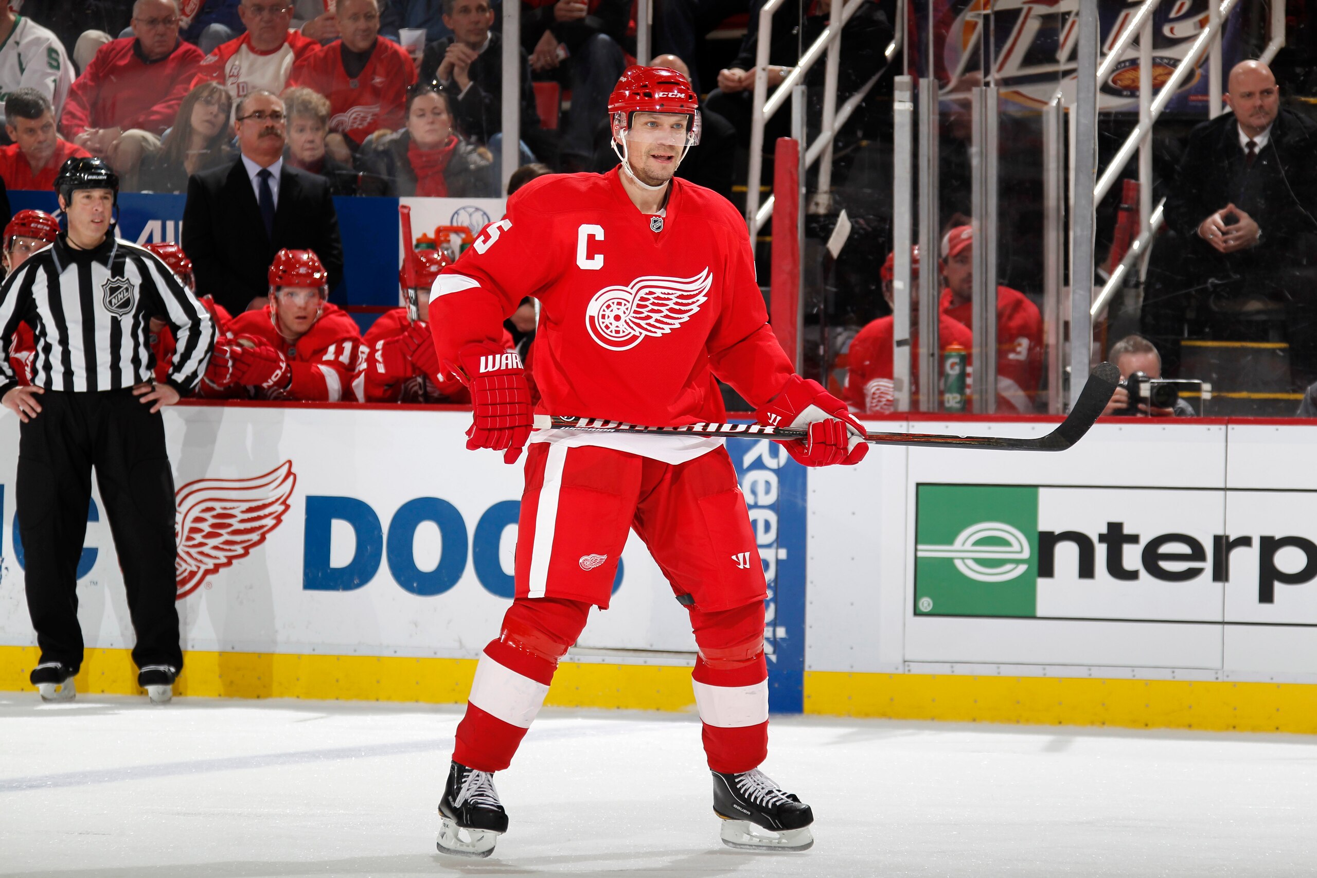 DETROIT, MI - FEBRUARY 13:  Nicklas Lidstrom #5 of the Detroit Red Wings looks on against  the Boston Bruins on February 13, 2011 in Detroit, Michigan.  (Photo by Gregory Shamus/Getty Images)