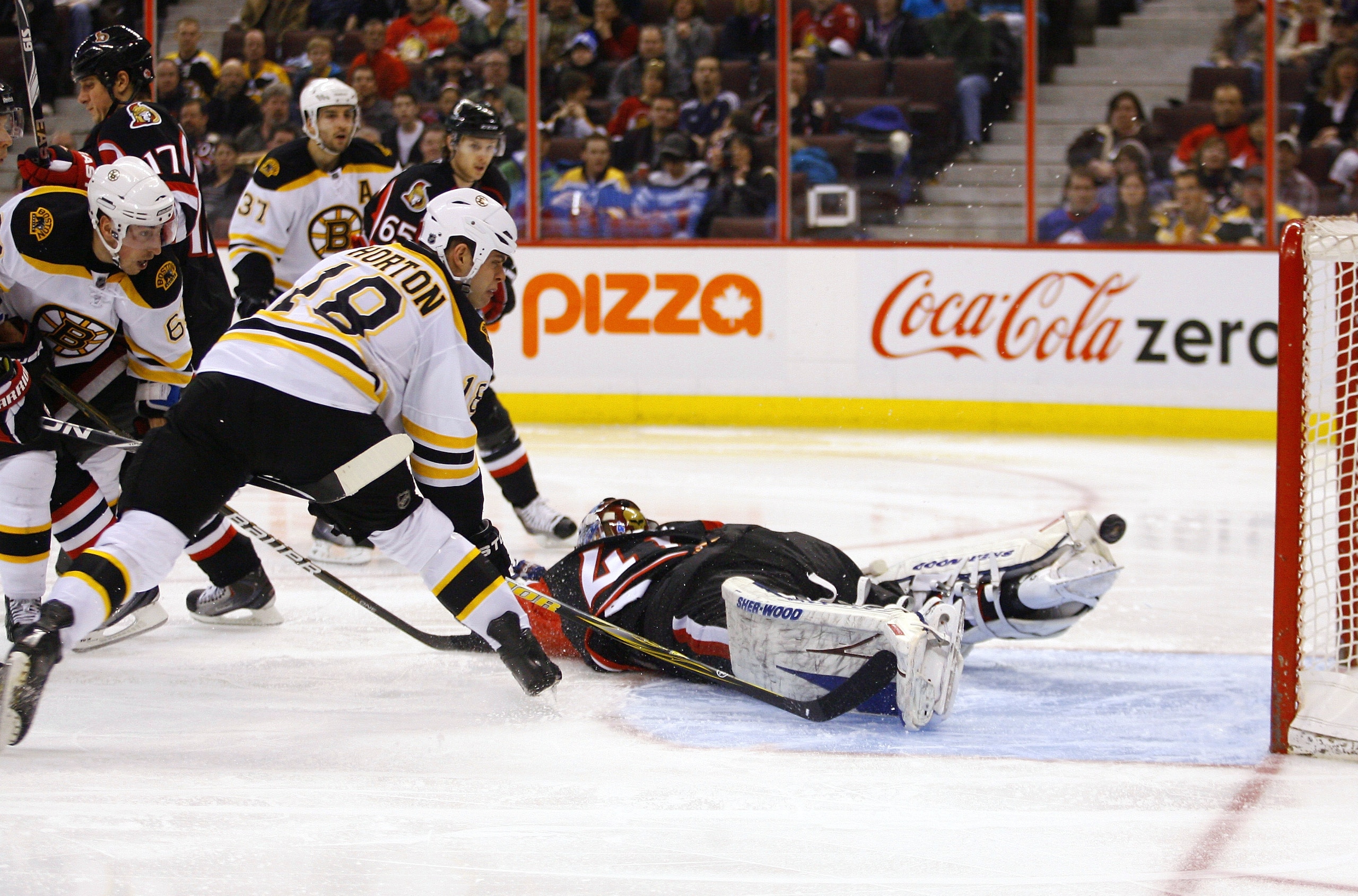 OTTAWA, CANADA - MARCH 01:  Nathan Horton #18 of the Boston Bruins chips a loose puck over a sprawling Craig Anderson #41 of the Ottawa Senators for the game winning goal at Scotiabank Place on March 1, 2011 in Ottawa, Canada.  (Photo by Phillip MacCallum