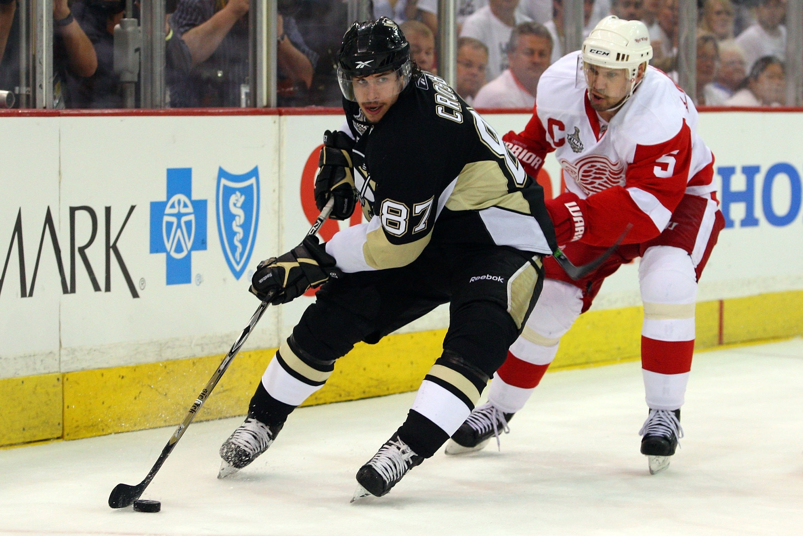 PITTSBURGH - JUNE 09: Nicklas Lidstrom #5 of the Detroit Red Wings defends against Sidney Crosby #87 of the Pittsburgh Penguins during Game Six of the NHL Stanley Cup Finals at the Mellon Arena on June 9, 2009 in Pittsburgh, Pennsylvania. (Photo by Jim Mc