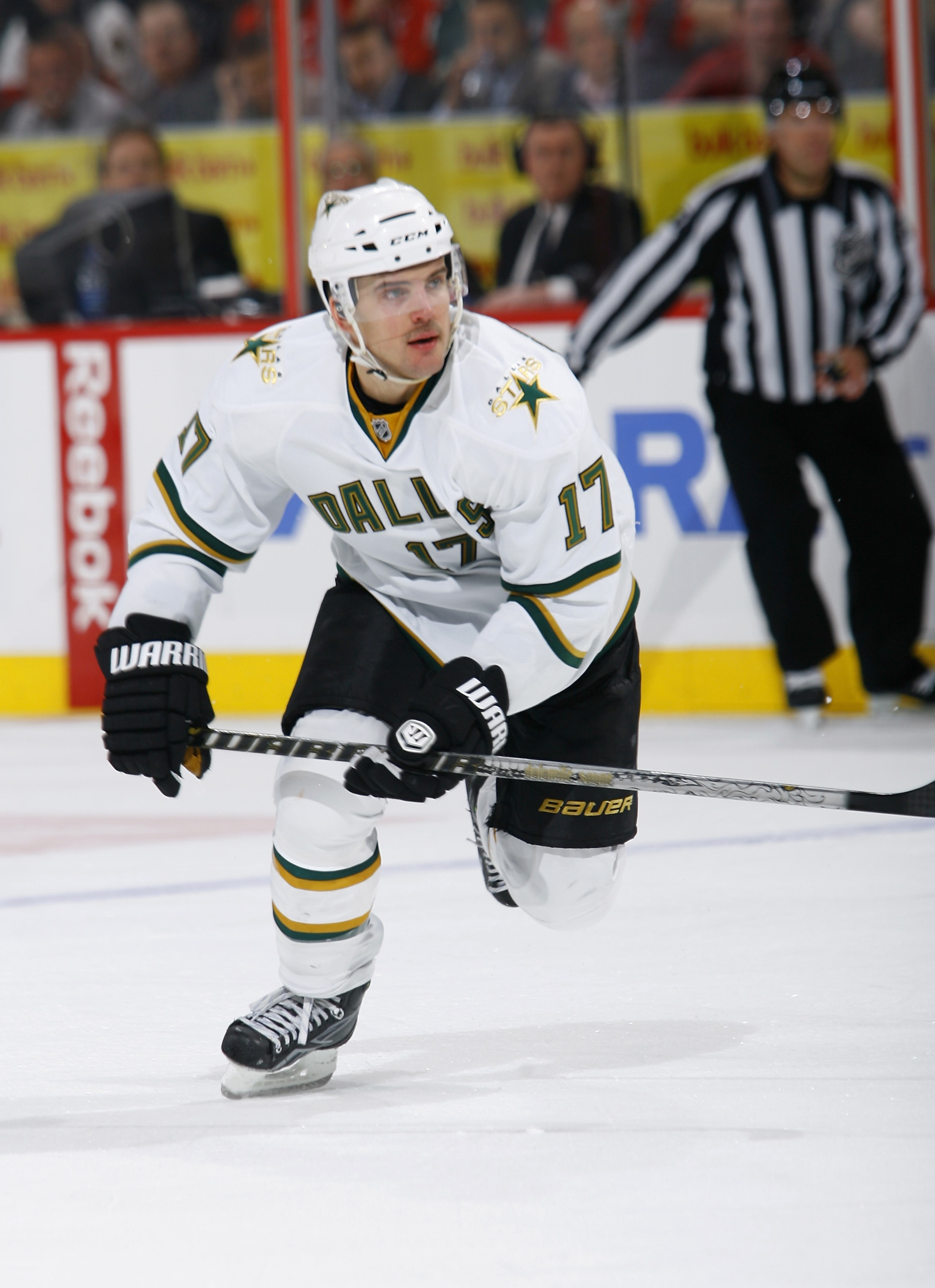 OTTAWA, ON - NOVEMBER 24: Toby Petersen #17 of the Dallas Stars skates in a game against the Ottawa Senators at Scotiabank Place on November 24, 2010 in Ottawa, Ontario, Canada. (Photo by Phillip MacCallum/Getty Images)