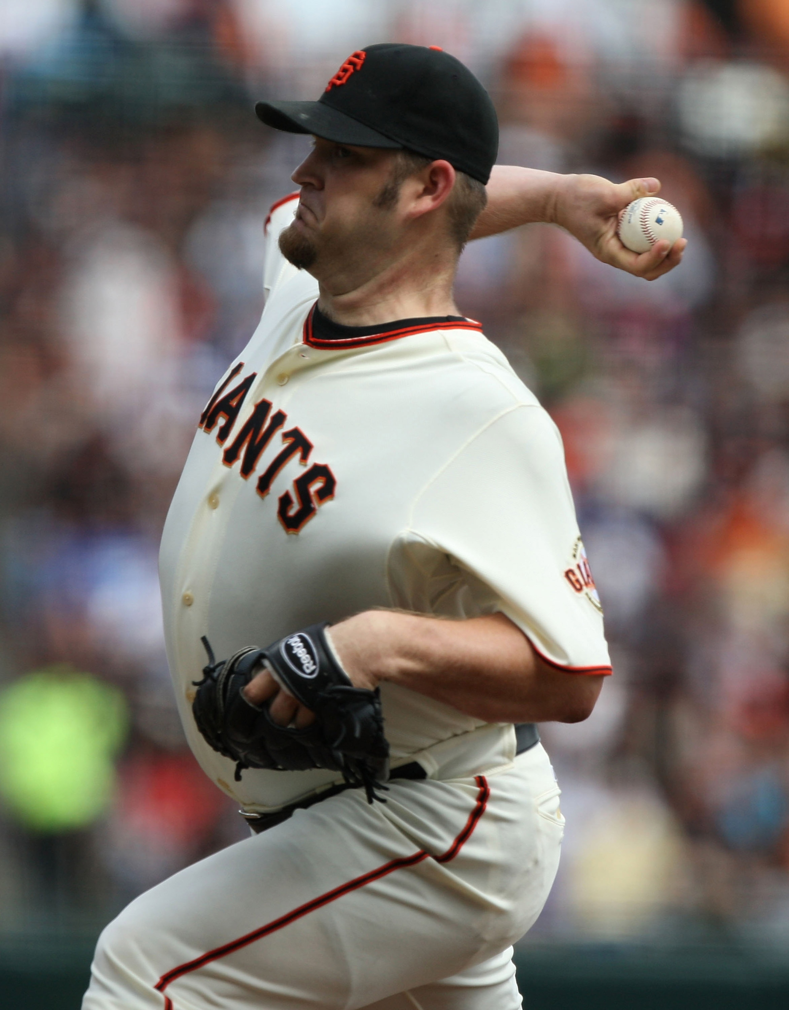 SAN FRANCISCO - SEPTEMBER 13:  Brad Penny #31 of the San Francisco Giants pitches against the Los Angeles Dodgers during a Major League Baseball game at AT&T Park on September 13, 2009 in San Francisco, California.  (Photo by Jed Jacobsohn/Getty Images)