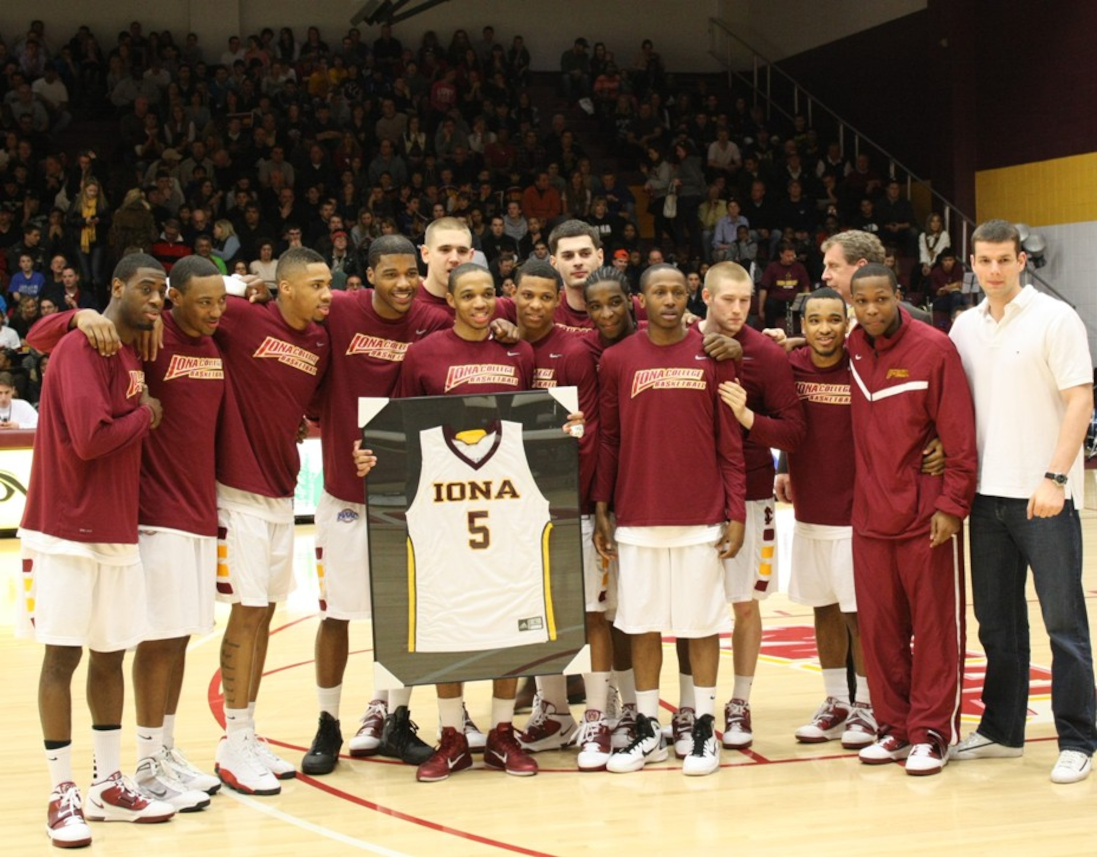 Senior Rashon Dwight With Teammates Senior Rashon Dwight With Teammates