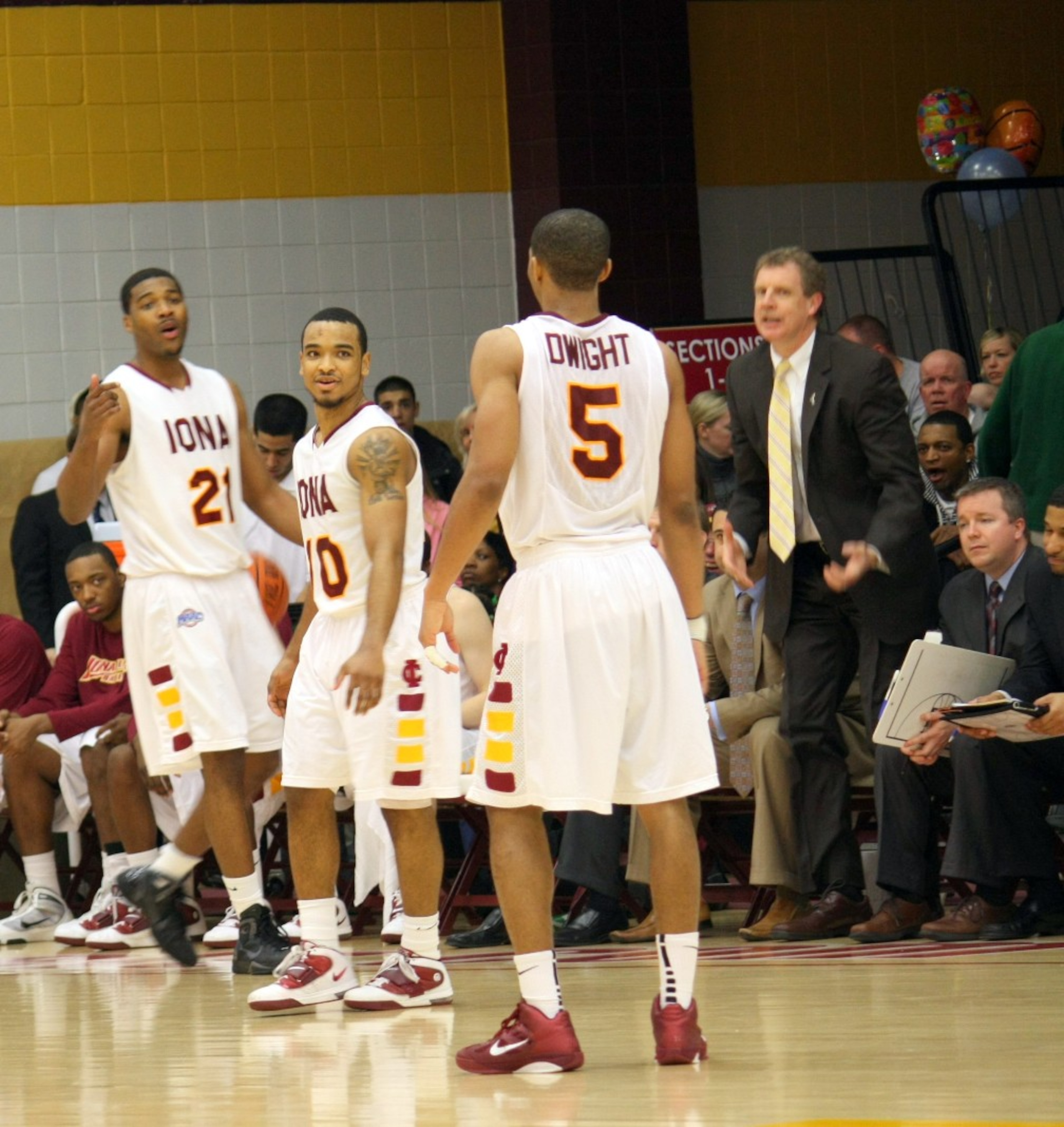 Gaels Take Direction from Coach Cluess Gaels Take Direction from Coach Cluess
