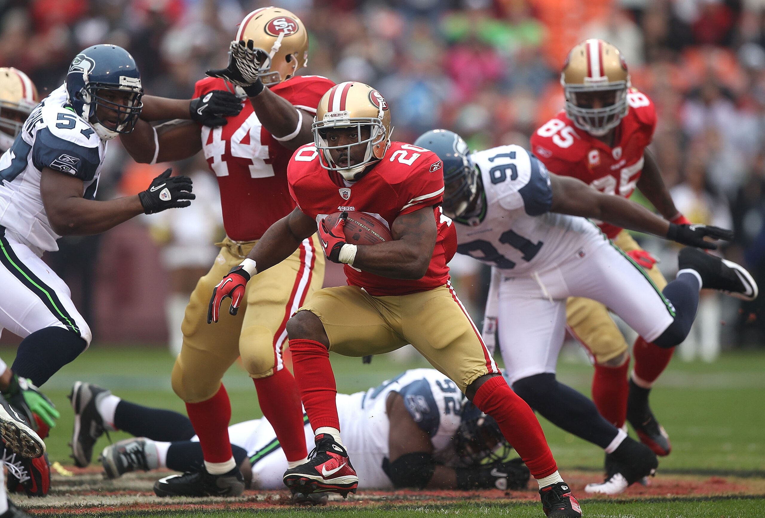 SAN FRANCISCO - DECEMBER 12:    Brian Westbrook #20 of the San Francisco 49ers runs against the Seattle Seahawks during an NFL game at Candlestick Park on December 12, 2010 in San Francisco, California.  (Photo by Jed Jacobsohn/Getty Images)