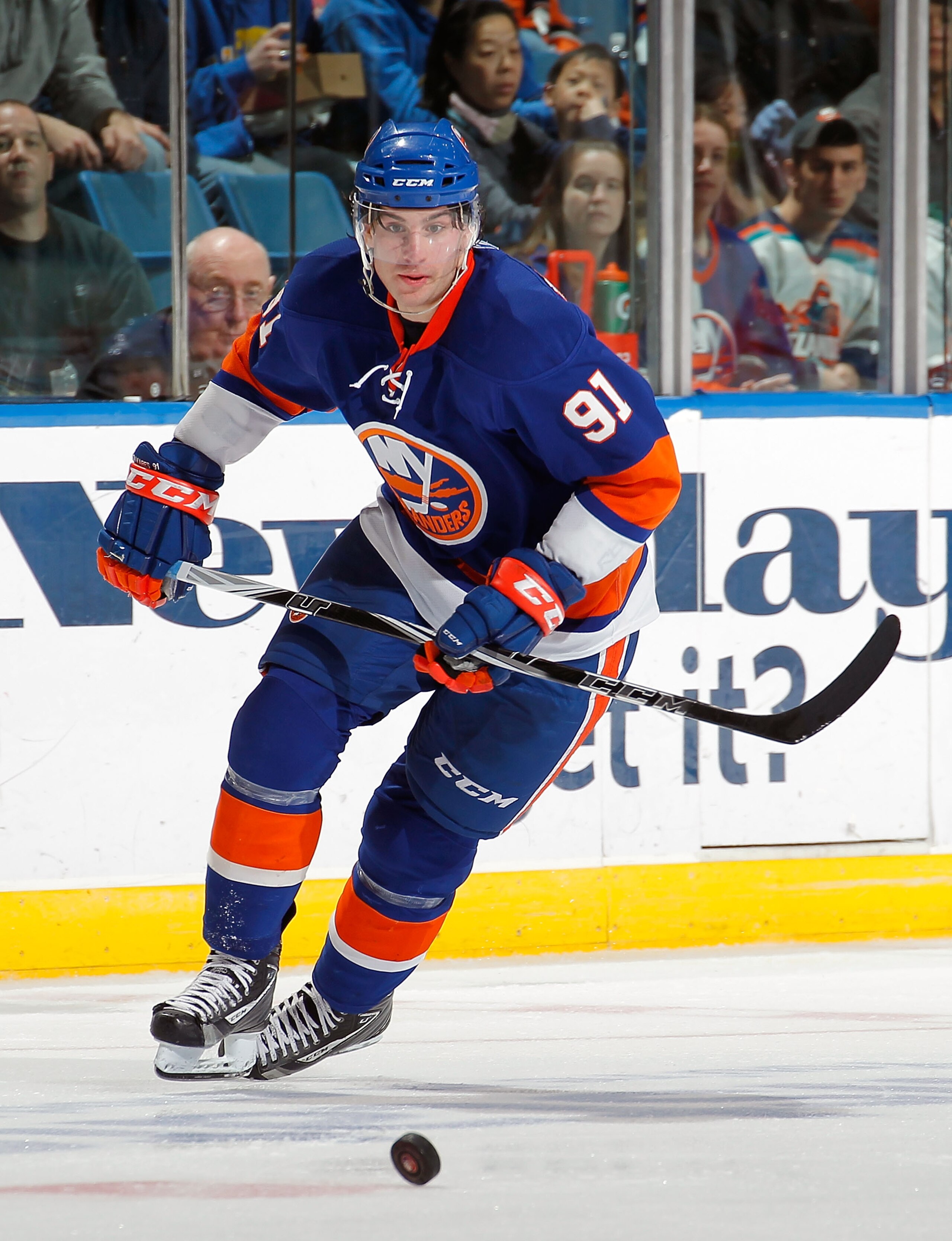 UNIONDALE, NY - FEBRUARY 21:  John Tavares #91 of the New York Islanders  skates during an NHL hockey game against the Florida Panthers at the Nassau Coliseum on February 21, 2011 in Uniondale, New York.  (Photo by Paul Bereswill/Getty Images)