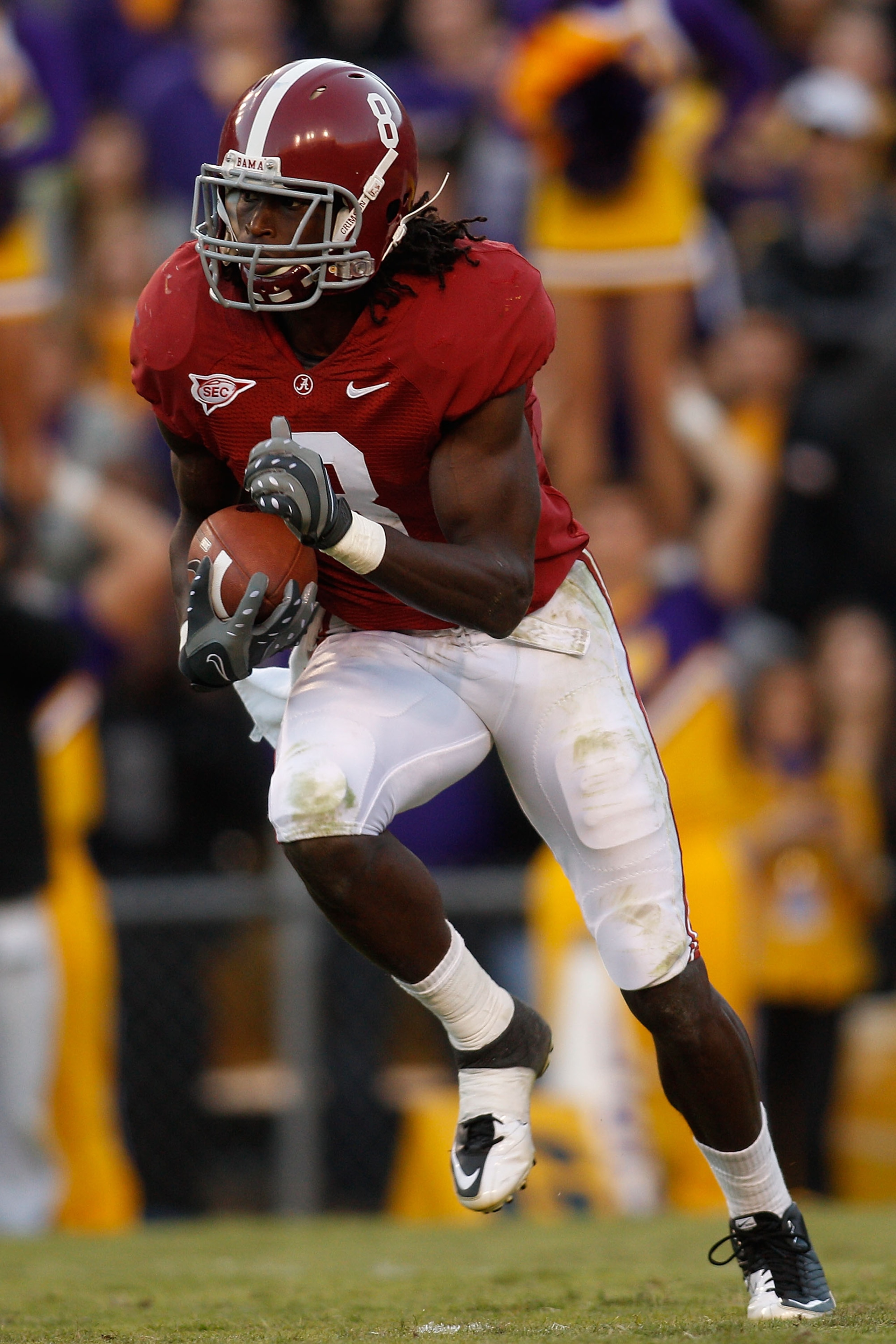 BATON ROUGE, LA - NOVEMBER 06:  Julio Jones #8 of the Alabama Crimson Tide in action during the game against the Louisiana State University Tigers at Tiger Stadium on November 6, 2010 in Baton Rouge, Louisiana.  The Tigers defeated the Crimson Tide 24-21.