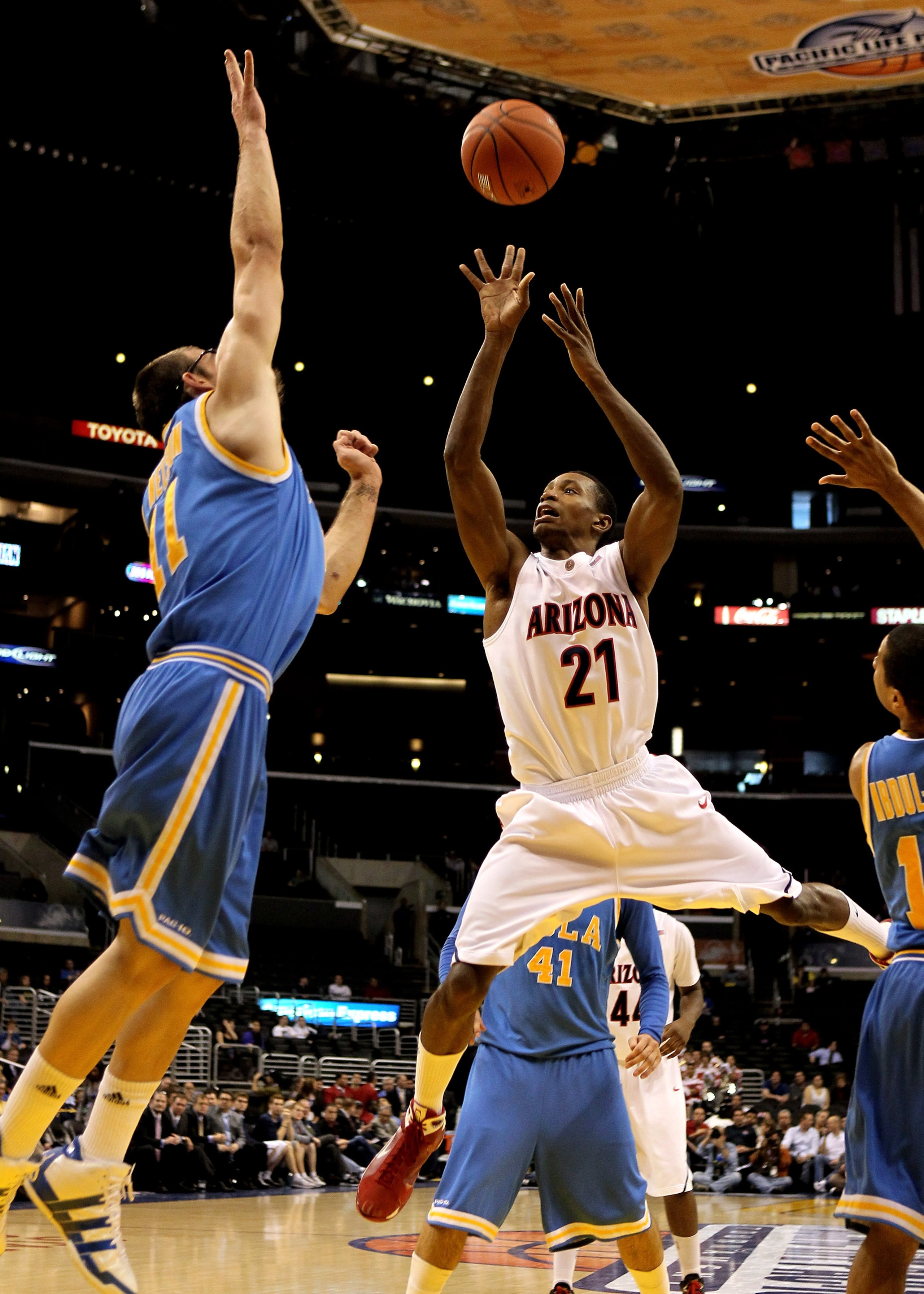 LOS ANGELES, CA - MARCH 11: Kyle Fogg #21 of the Arizona Wildcats shoots over Reeves Nelson #11 of the UCLA Bruins during the quarterfinals of the Pac-10 Basketball Tournament at Staples Center on March 11, 2010 in Los Angeles, California. (Photo by Ste LOS ANGELES, CA - MARCH 11: Kyle Fogg #21 of the Arizona Wildcats shoots over Reeves Nelson #11 of the UCLA Bruins during the quarterfinals of the Pac-10 Basketball Tournament at Staples Center on March 11, 2010 in Los Angeles, California. (Photo by Ste