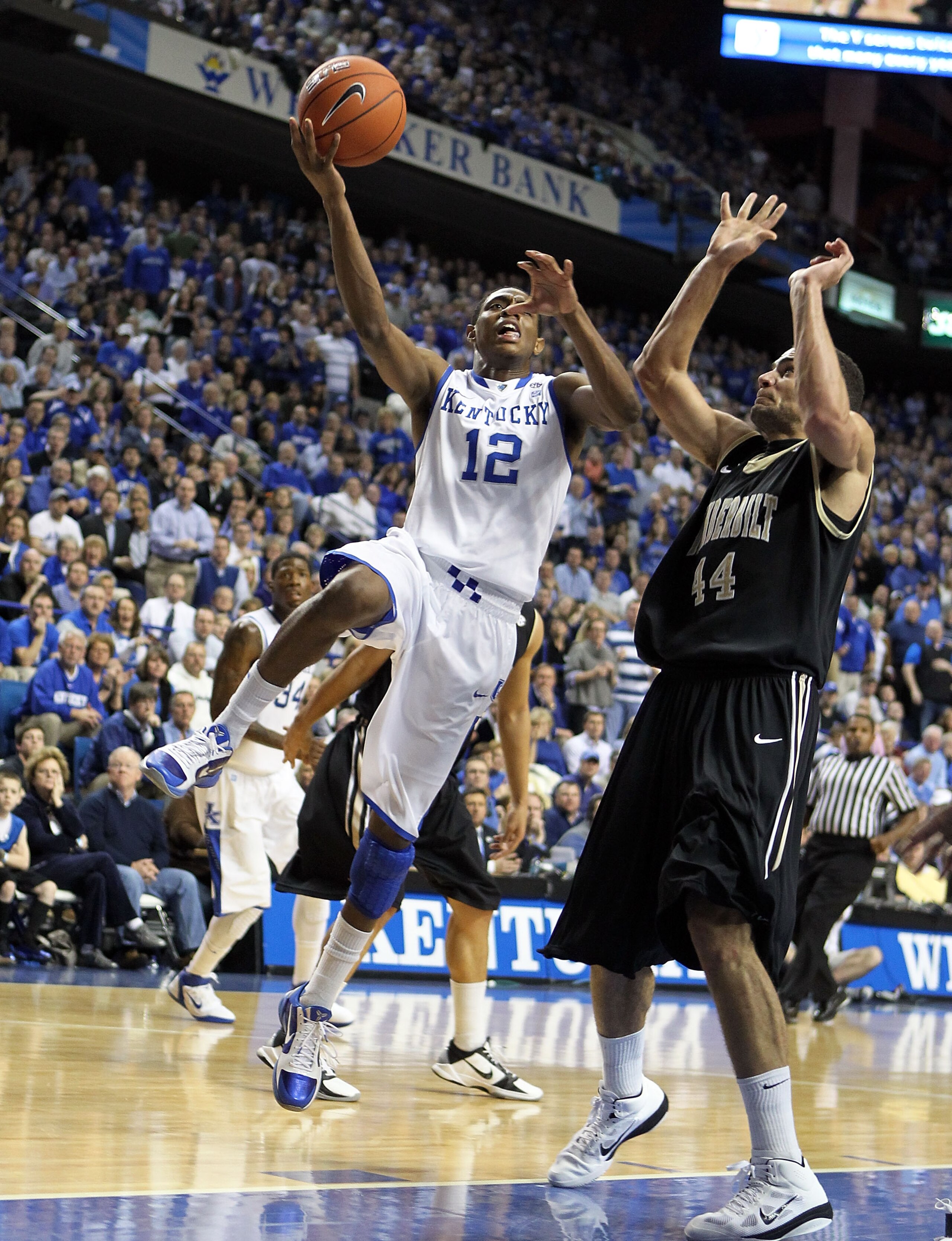 LEXINGTON, KY - MARCH 01: Brandon Knight #12 of the Kentucky Wildcats shoots the ball while defended by Jeffery Taylor #44 of the Vanderbilt Commodores during the Kentucky 68-66 win in the SEC game at Rupp Arena on March 1, 2011 in Lexington, Kentucky. LEXINGTON, KY - MARCH 01: Brandon Knight #12 of the Kentucky Wildcats shoots the ball while defended by Jeffery Taylor #44 of the Vanderbilt Commodores during the Kentucky 68-66 win in the SEC game at Rupp Arena on March 1, 2011 in Lexington, Kentucky.