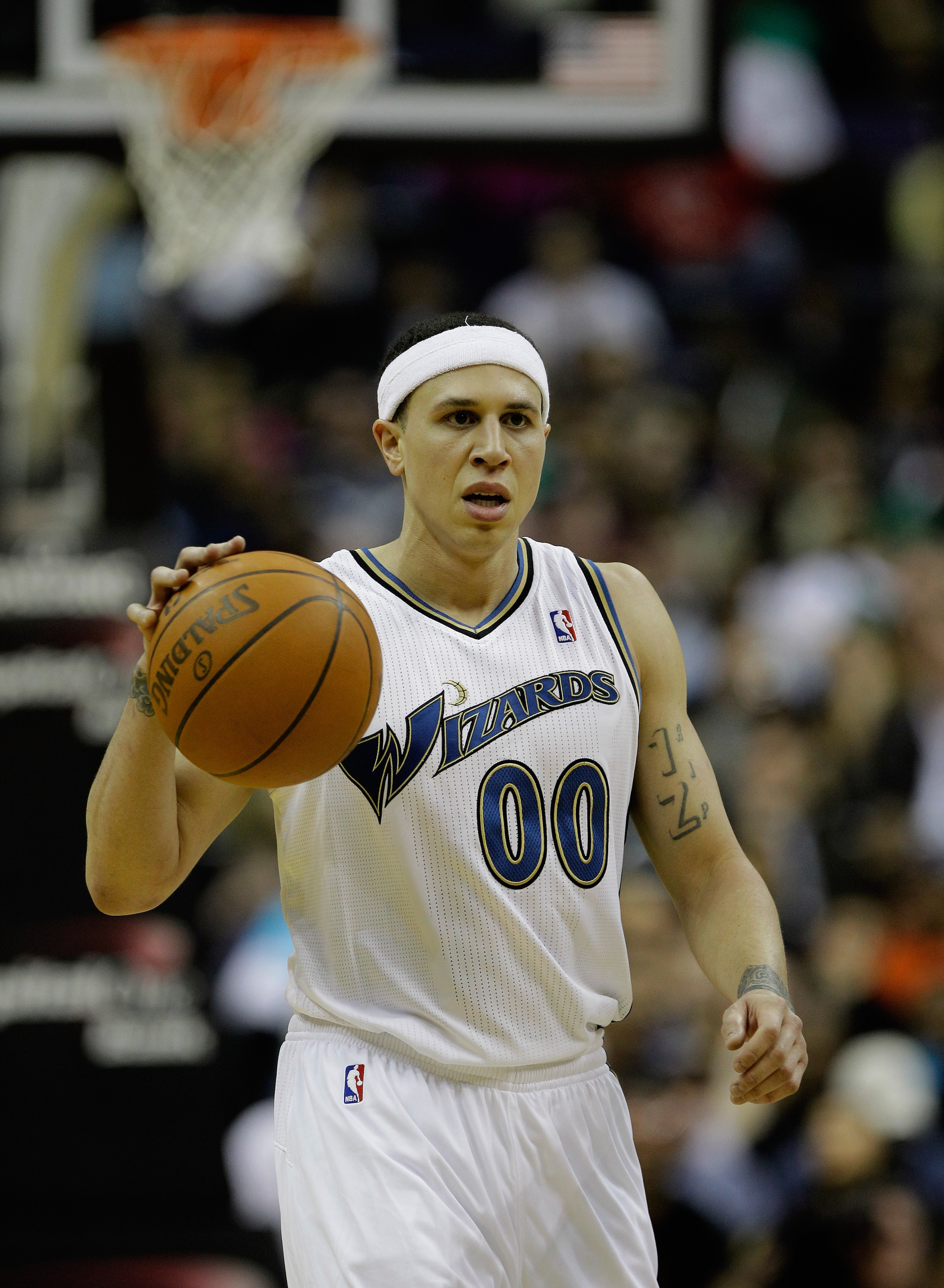 WASHINGTON, DC - FEBRUARY 26: Mike Bibby #00 of the Washington Wizards brings the ball up the floor against the Dallas Mavericks at the Verizon Center on February 26, 2011 in Washington, DC. NOTE TO USER: User expressly acknowledges and agrees that, by do