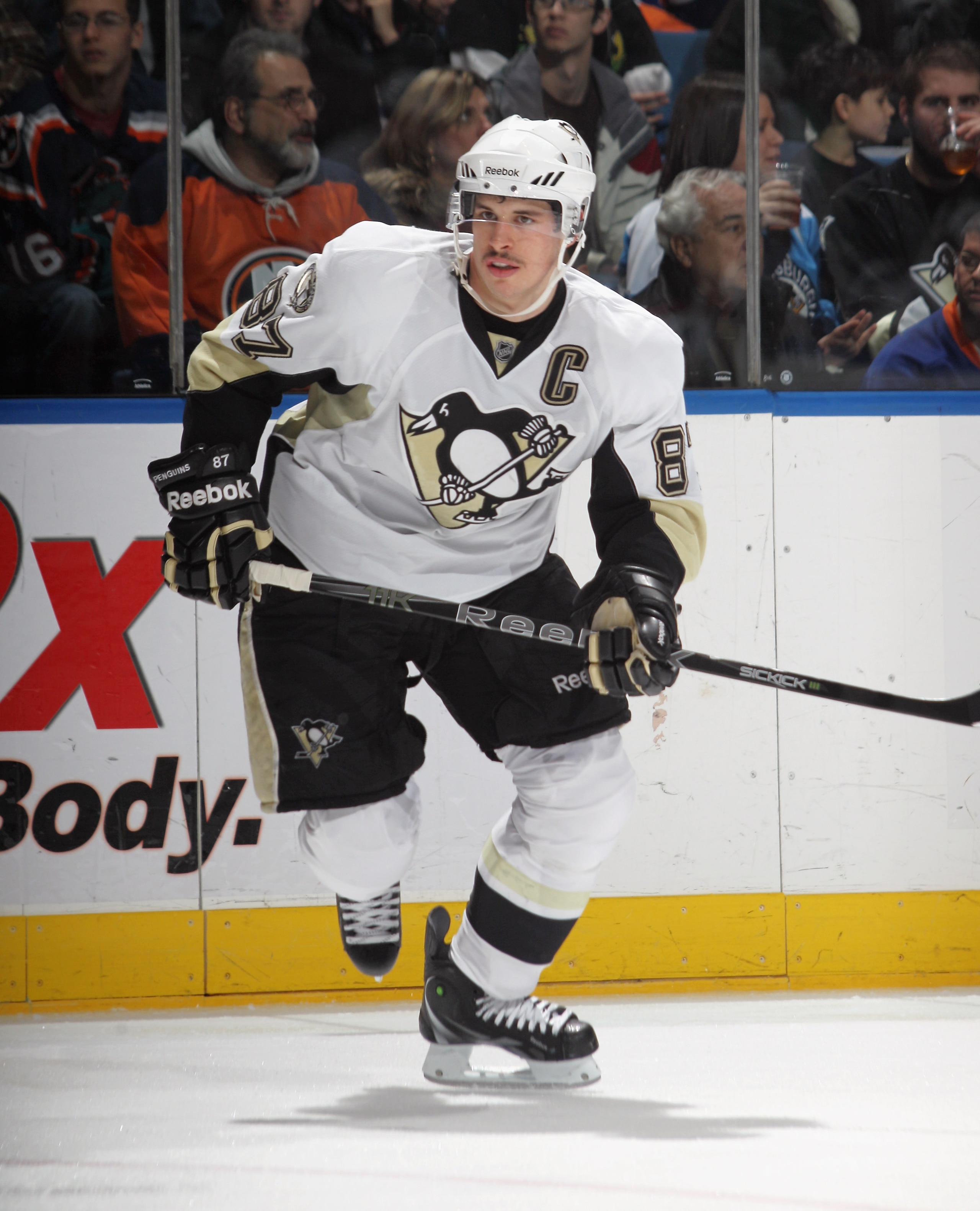 UNIONDALE, NY - DECEMBER 29:  Sidney Crosby #87 of the Pittsburgh Penguins against the New York Islanders at the Nassau Coliseum on December 29, 2010 in Uniondale, New York. The Islanders defeated the Penguins 2-1 in the shootout.  (Photo by Bruce Bennett