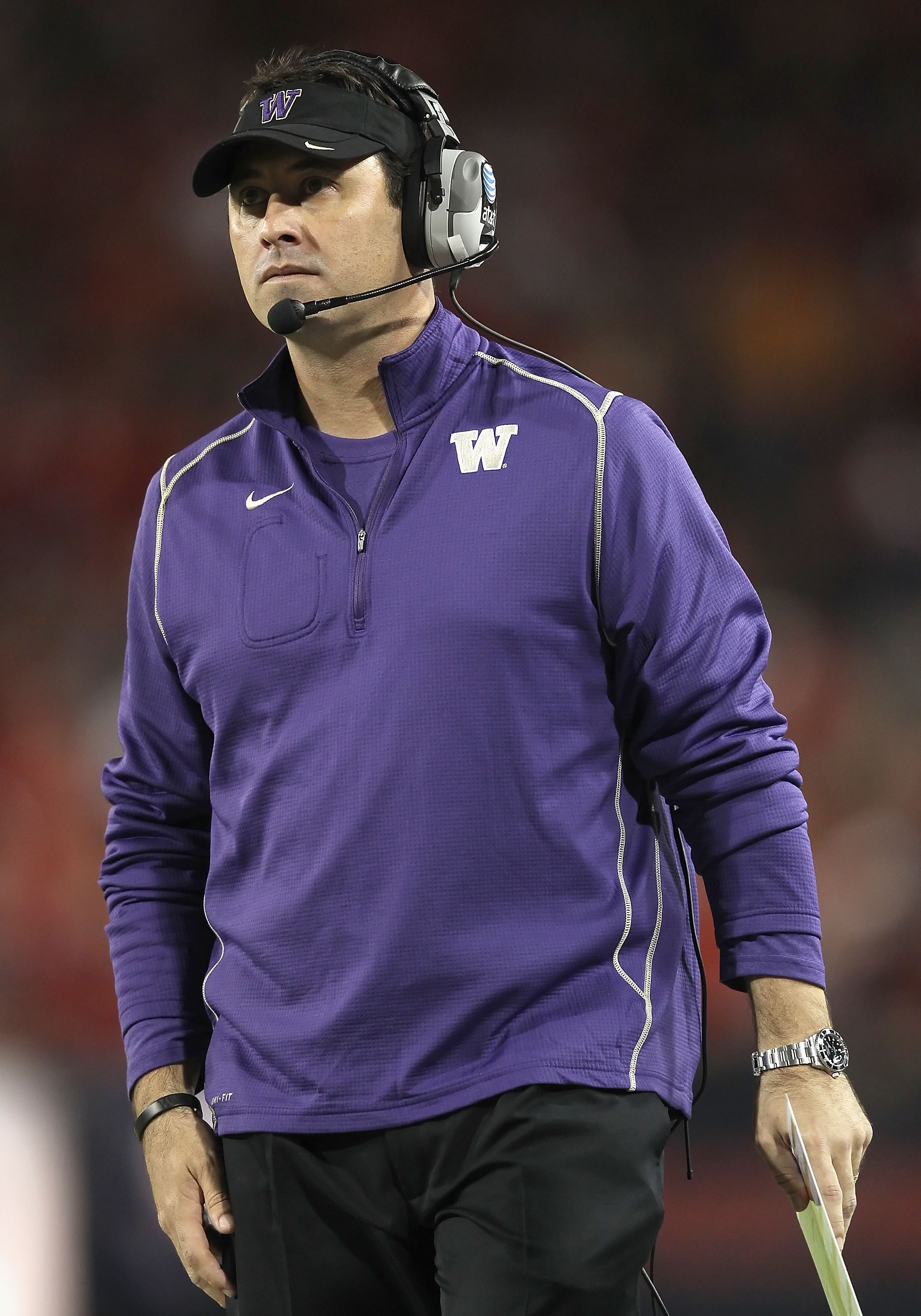 TUCSON, AZ - OCTOBER 23: Head coach Steve Sarkisian of the Washington Huskies during the college football game against the Arizona Wildcats at Arizona Stadium on October 23, 2010 in Tucson, Arizona. The Wildcats defeated the Huskies 44-14. (Photo by C TUCSON, AZ - OCTOBER 23: Head coach Steve Sarkisian of the Washington Huskies during the college football game against the Arizona Wildcats at Arizona Stadium on October 23, 2010 in Tucson, Arizona. The Wildcats defeated the Huskies 44-14. (Photo by C