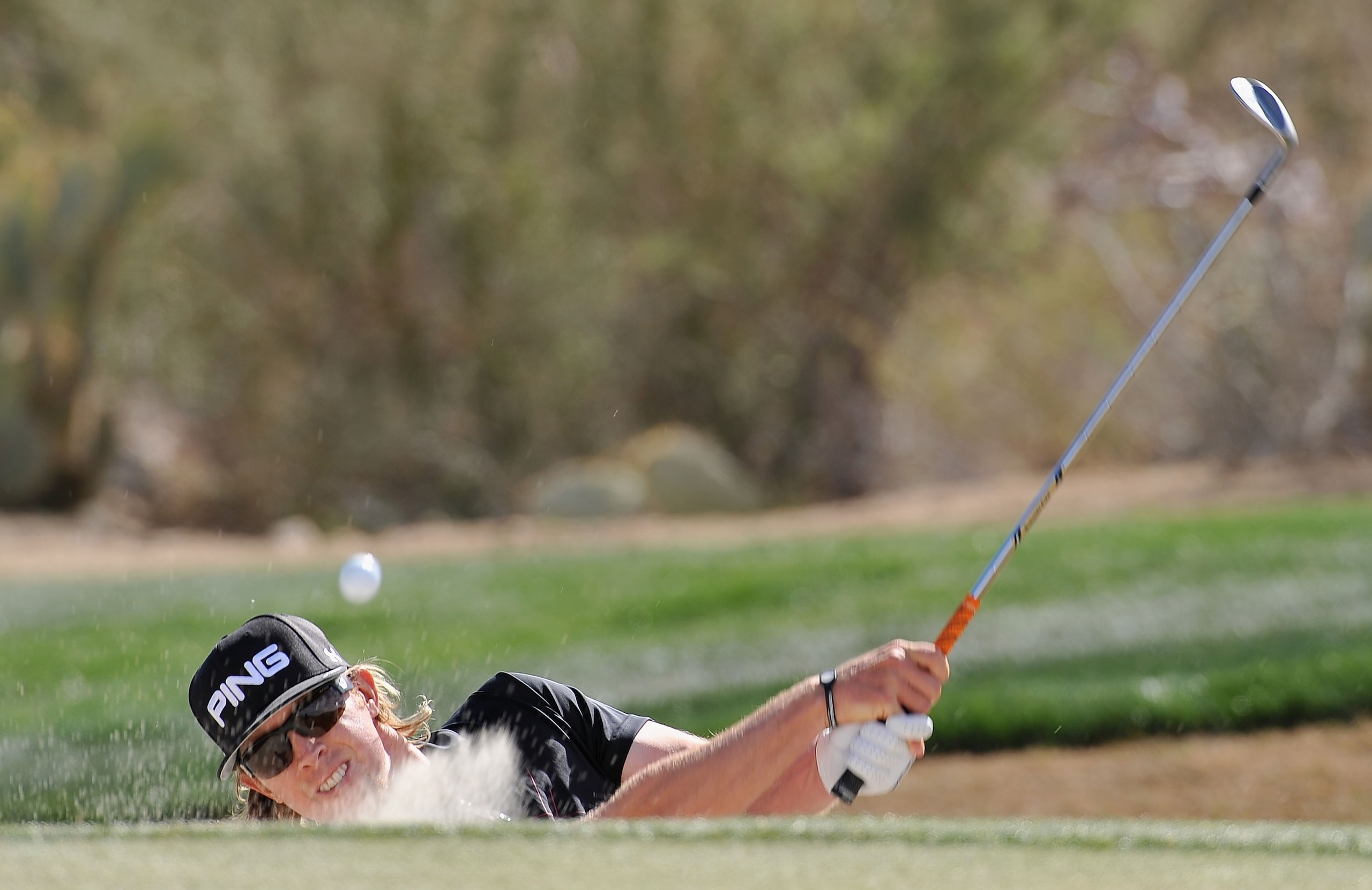 MARANA, AZ - FEBRUARY 25:  Hunter Mahan plays his bunker shot on the 14th hole during the third round of the Accenture Match Play Championship at the Ritz-Carlton Golf Club on February 25, 2011 in Marana, Arizona.  (Photo by Stuart Franklin/Getty Images)