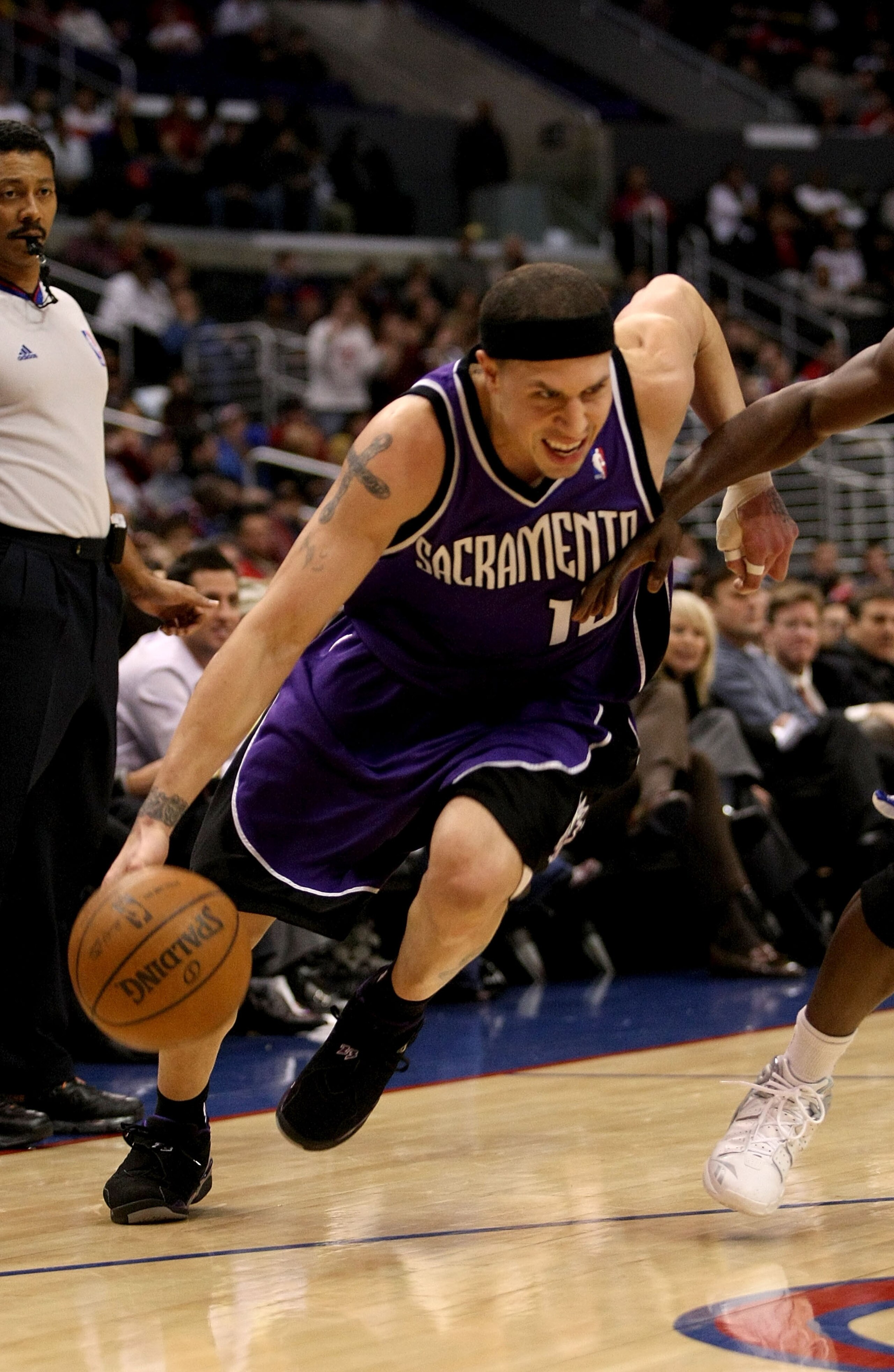 LOS ANGELES - JANUARY 23:    Mike Bibby #10 of the Sacramento Kings drives against the Los Angeles Clippers on January 23, 2008 at Staples Center in Los Angeles, California. NOTE TO USER: User expressly acknowledges and agrees that, by downloading and/or