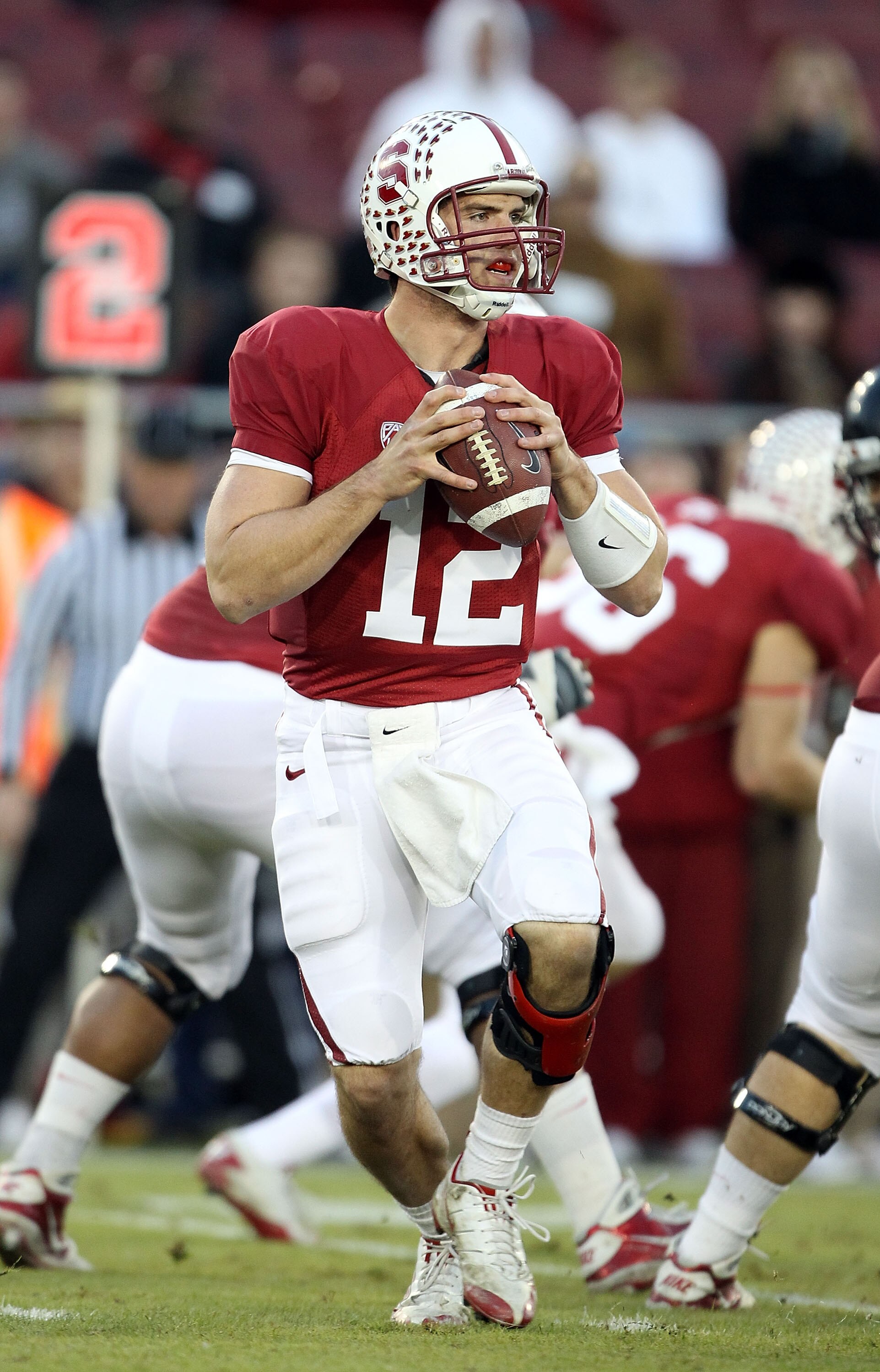 PALO ALTO, CA - NOVEMBER 27:  Andrew Luck #12 of the Stanford Cardinal in action against the Oregon State Beavers at Stanford Stadium on November 27, 2010 in Palo Alto, California.  (Photo by Ezra Shaw/Getty Images)