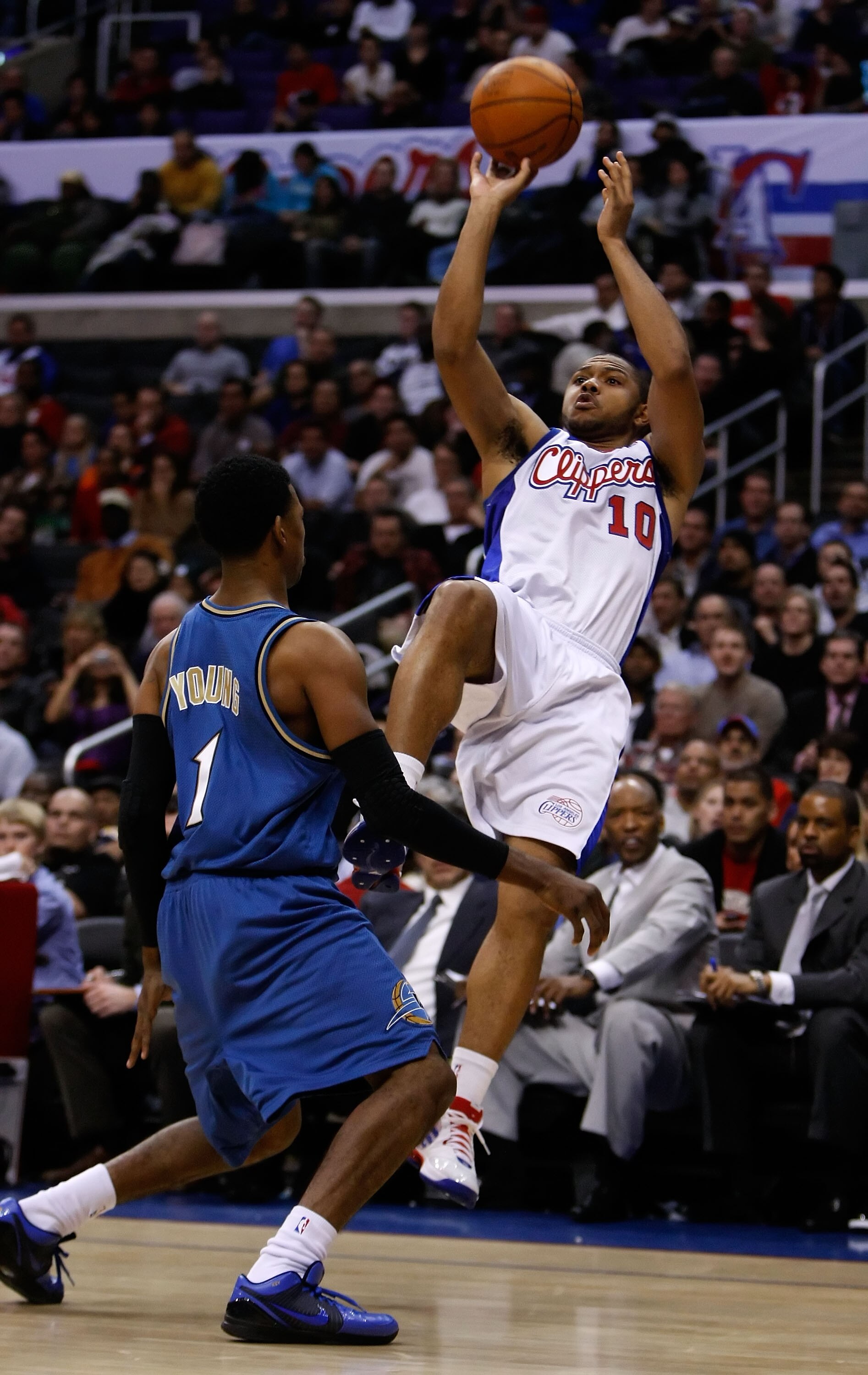 LOS ANGELES, CA - DECEMBER 14:  Eric Gordon #10 of the Los Angeles Clippers shoots over Nick Young #1 of the Washington Wizards in the second half at Staples Center on December 14, 2009 in Los Angeles, California. The Clippers defeated the Wizards 97-95.