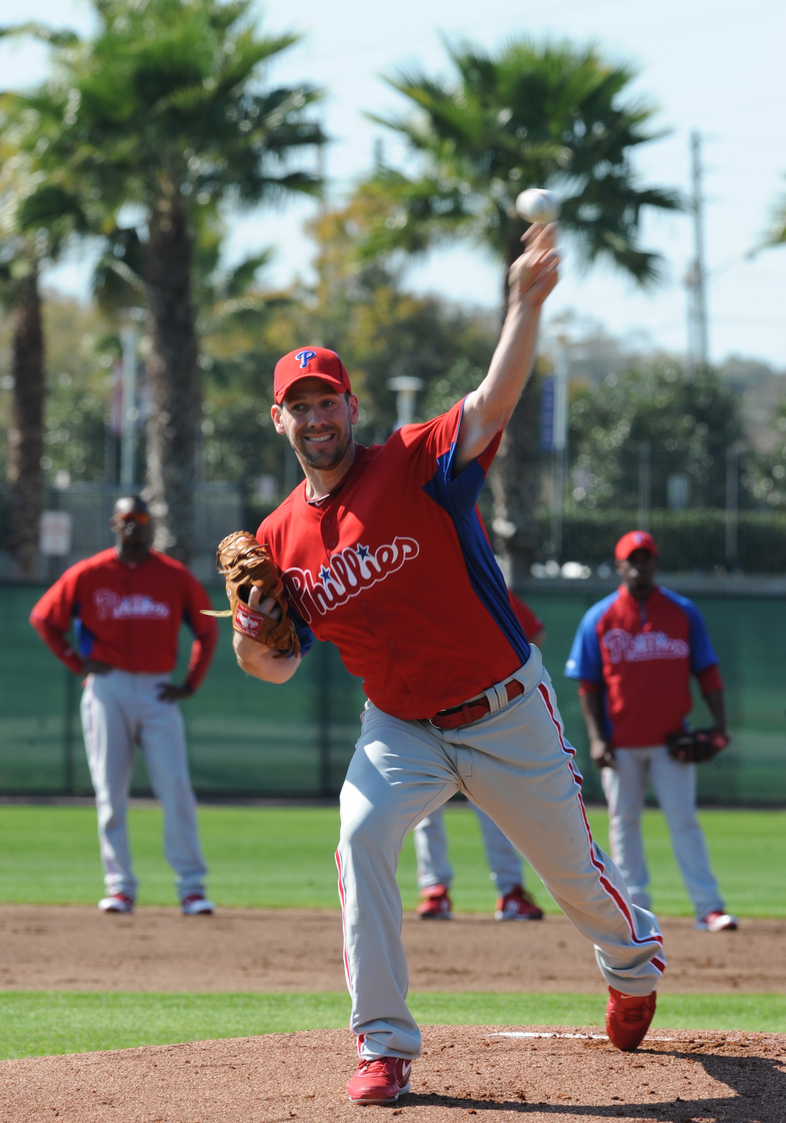 CLEARWATER, FL - FEBRUARY 19:  Pitcher Cliff Lee #33 of the Philadelphia Phillies throws from the mound during a spring training workout February 19, 2011 the Carpenter Complex at Bright House Field in Clearwater, Florida. (Photo by Al Messerschmidt/Getty