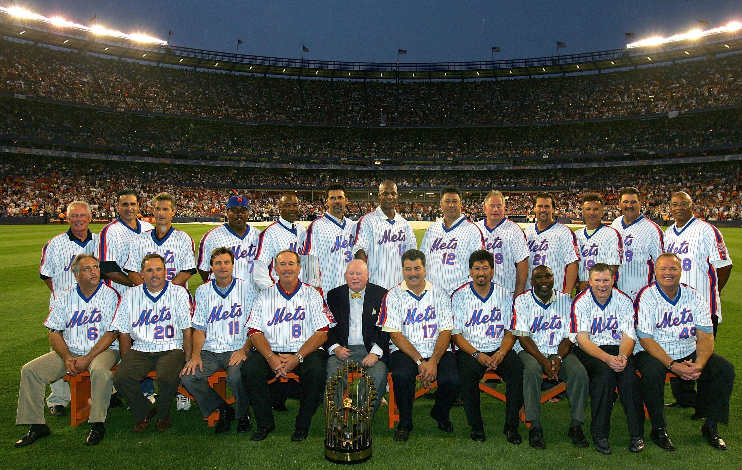 NEW YORK - AUGUST 19: The 1986 New York Mets pose for a photograph following a tribute to mark the 20th Anniversary of their World Series win, before the New York Mets played the Colorado Rockies at Shea Stadium August 19, 2006 in the Queens borough of NEW YORK - AUGUST 19: The 1986 New York Mets pose for a photograph following a tribute to mark the 20th Anniversary of their World Series win, before the New York Mets played the Colorado Rockies at Shea Stadium August 19, 2006 in the Queens borough of