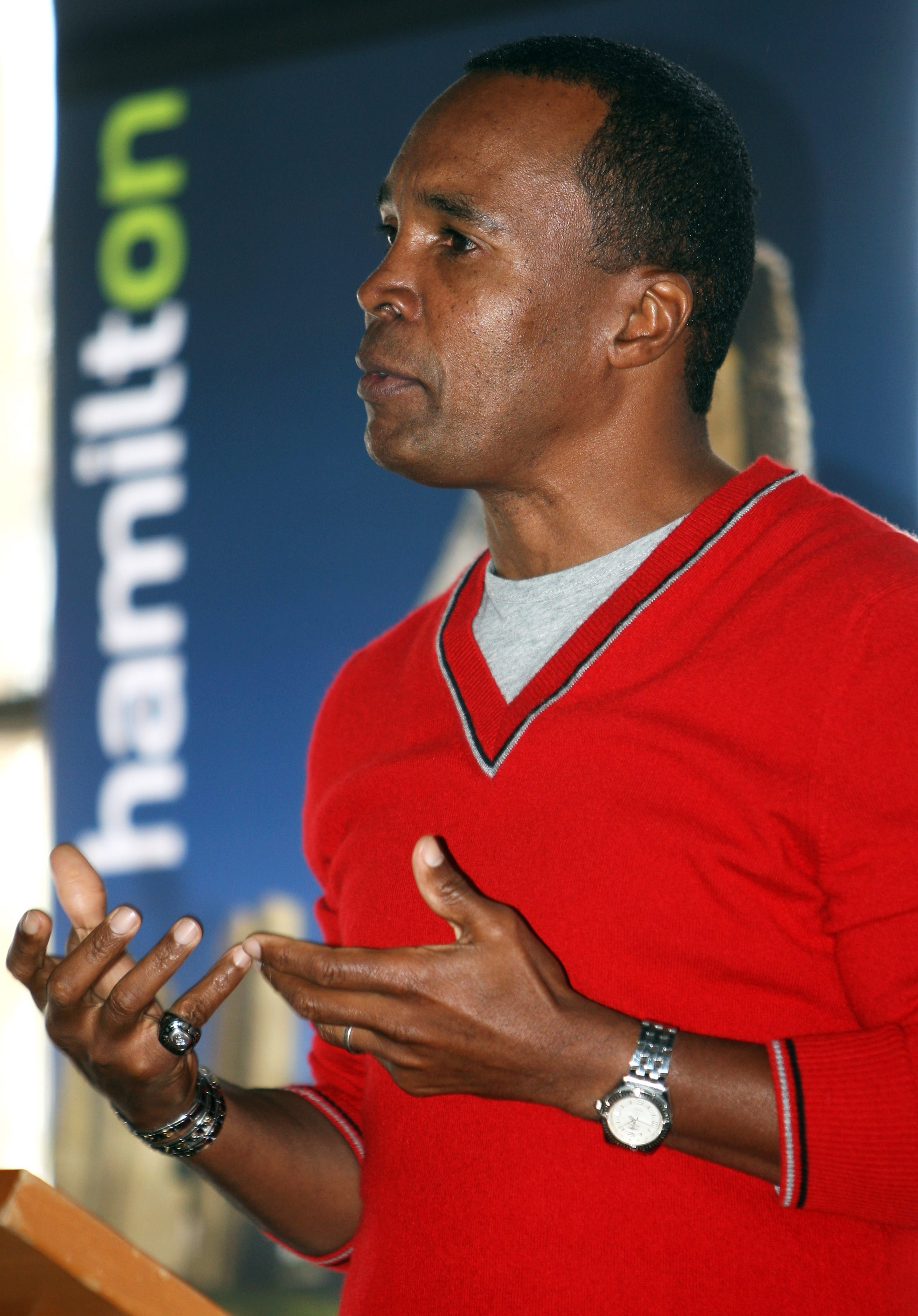 HAMILTON, NEW ZEALAND - SEPTEMBER 03:  Sugar Ray Leonard addresses the audience during a Q&A session at SKYCITY on September 3, 2009 in Hamilton, New Zealand.  (Photo by Sandra Mu/Getty Images)