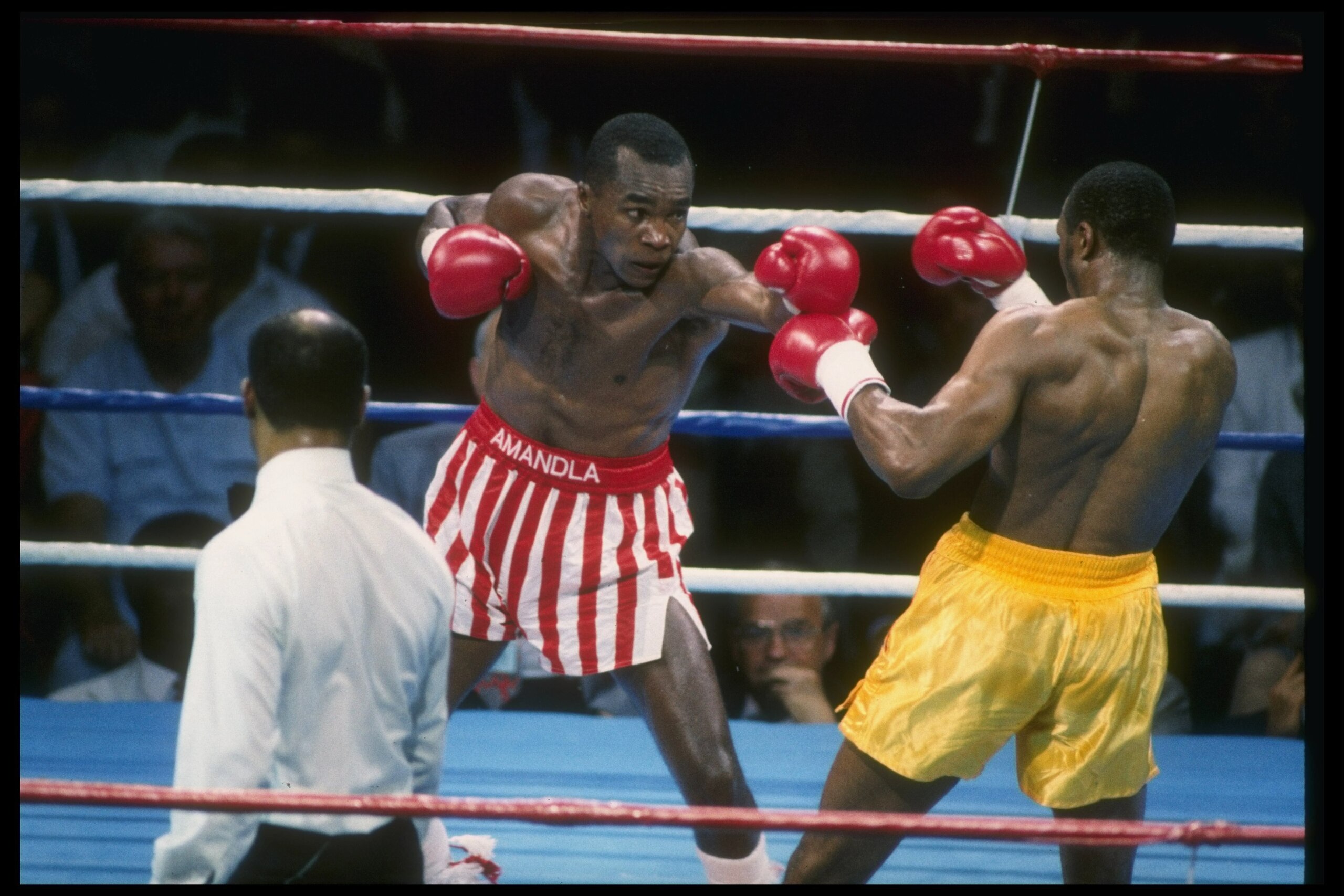 12 Jun 1989:  Sugar Ray Leonard (left) and Thomas Hearns trade blows during a bout at Caesar''s Palace in Las Vegas, Nevada.  The bout was called a draw after twelve rounds. Mandatory Credit: Allsport  /Allsport