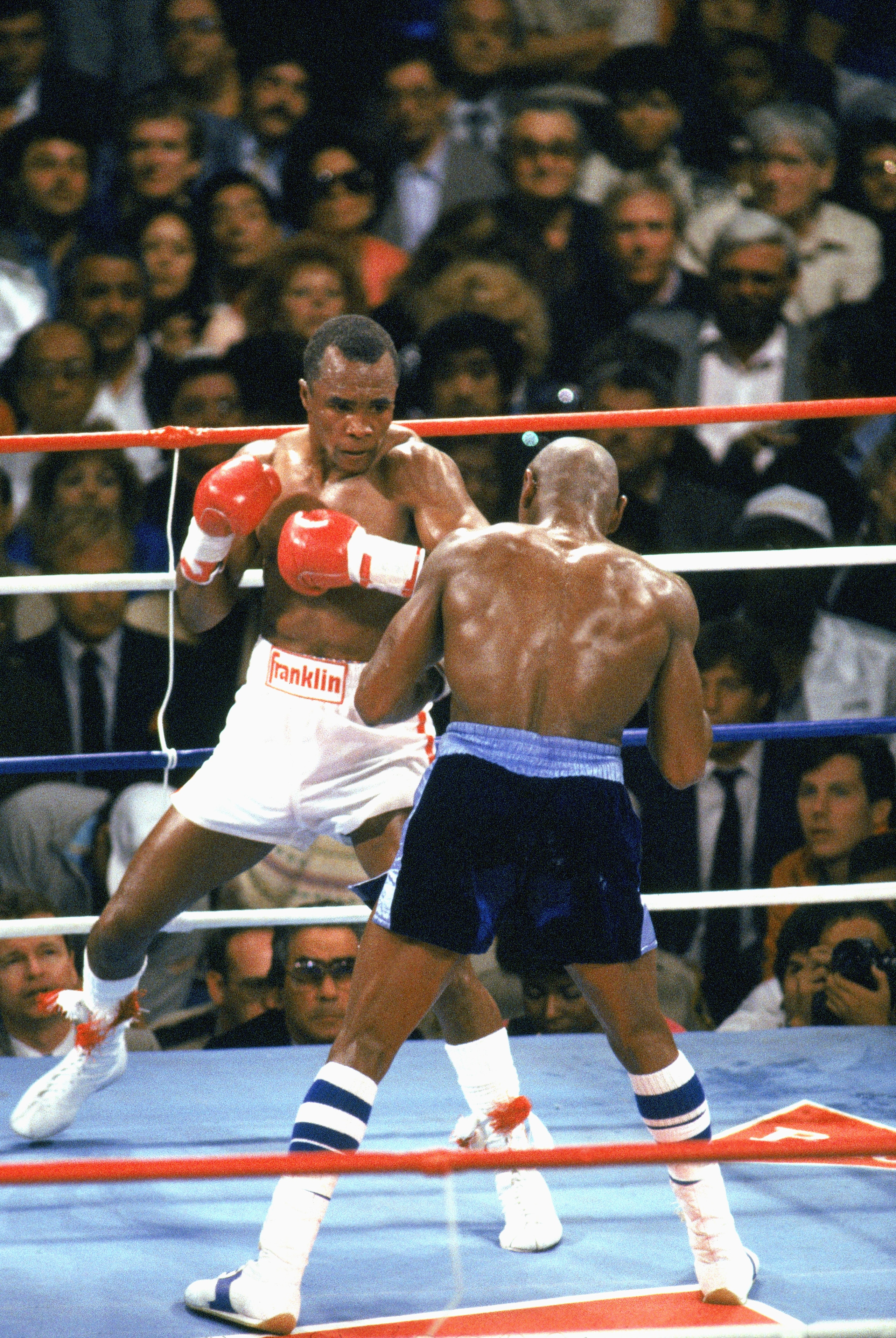 LAS VEGAS - APRIL 6: Sugar Ray Leonard (L) defends against Marvin Hagler(R) in the title for the Middleweight Champion at Caesars Palace on April 6, 1987 in Las Vegas, Nevada. Leonard would win by Split decision. (Photo by Mike Powell/Getty Images)