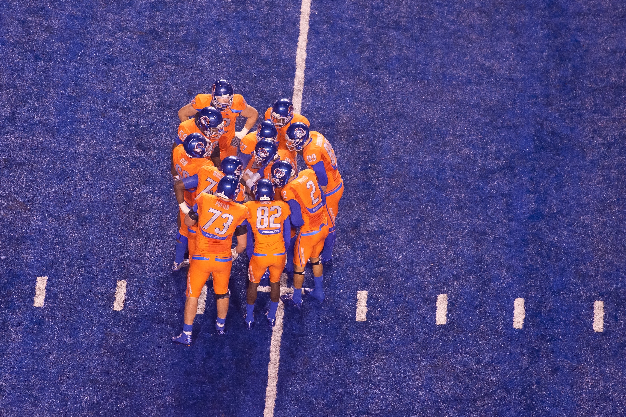 BOISE, ID - NOVEMBER 19: Kellen Moore #11 of the Boise State Broncos (center) calls the play against the Fresno State Bulldogs at Bronco Stadium on November 19, 2010 in Boise, Idaho. (Photo by Otto Kitsinger III/Getty Images) BOISE, ID - NOVEMBER 19: Kellen Moore #11 of the Boise State Broncos (center) calls the play against the Fresno State Bulldogs at Bronco Stadium on November 19, 2010 in Boise, Idaho. (Photo by Otto Kitsinger III/Getty Images)