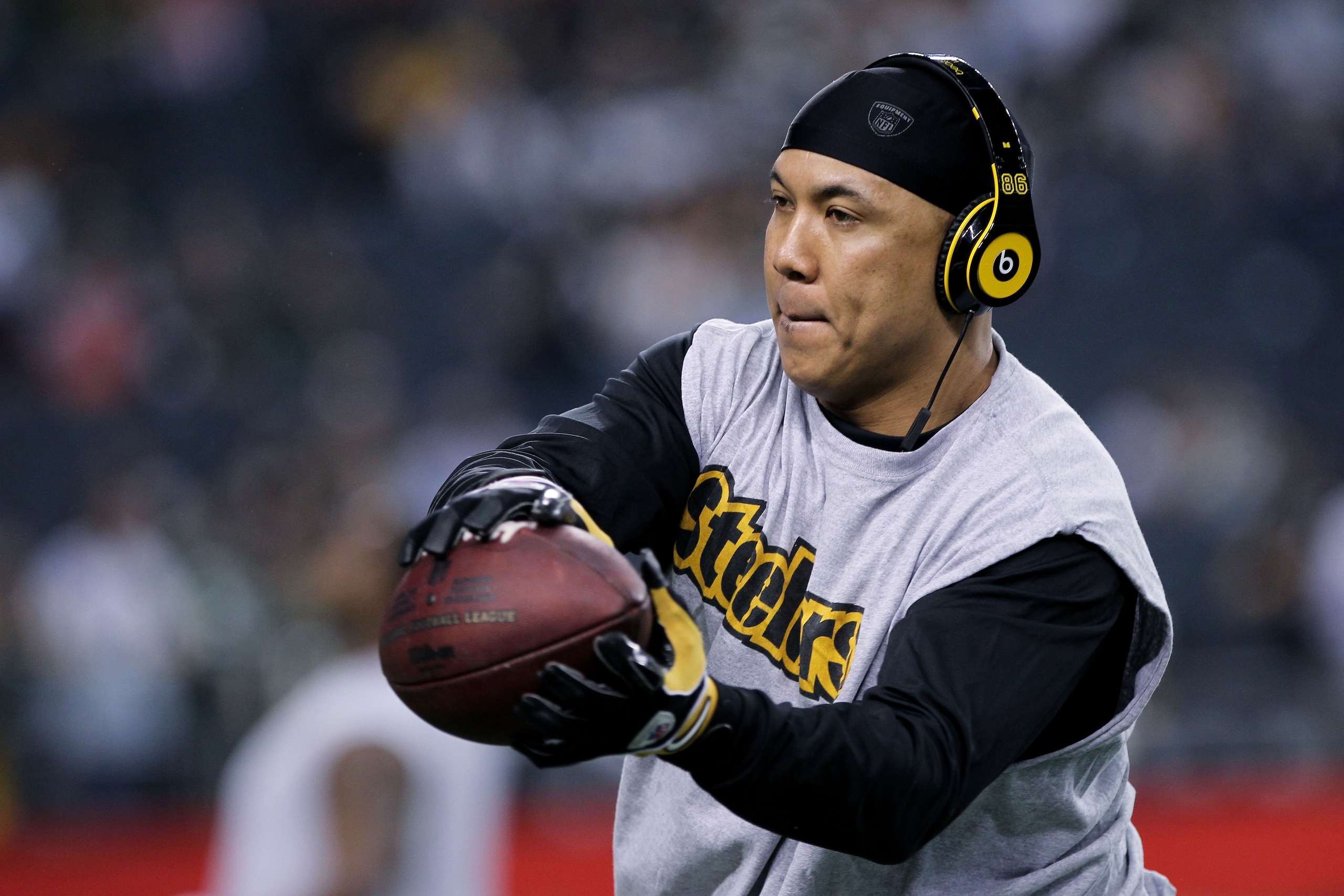 ARLINGTON, TX - FEBRUARY 06: Hines Ward #86 of the Pittsburgh Steelers warms up prior to their game against the Green Bay Packers during Super Bowl XLV at Cowboys Stadium on February 6, 2011 in Arlington, Texas. (Photo by Doug Pensinger/Getty Images) ARLINGTON, TX - FEBRUARY 06: Hines Ward #86 of the Pittsburgh Steelers warms up prior to their game against the Green Bay Packers during Super Bowl XLV at Cowboys Stadium on February 6, 2011 in Arlington, Texas. (Photo by Doug Pensinger/Getty Images)