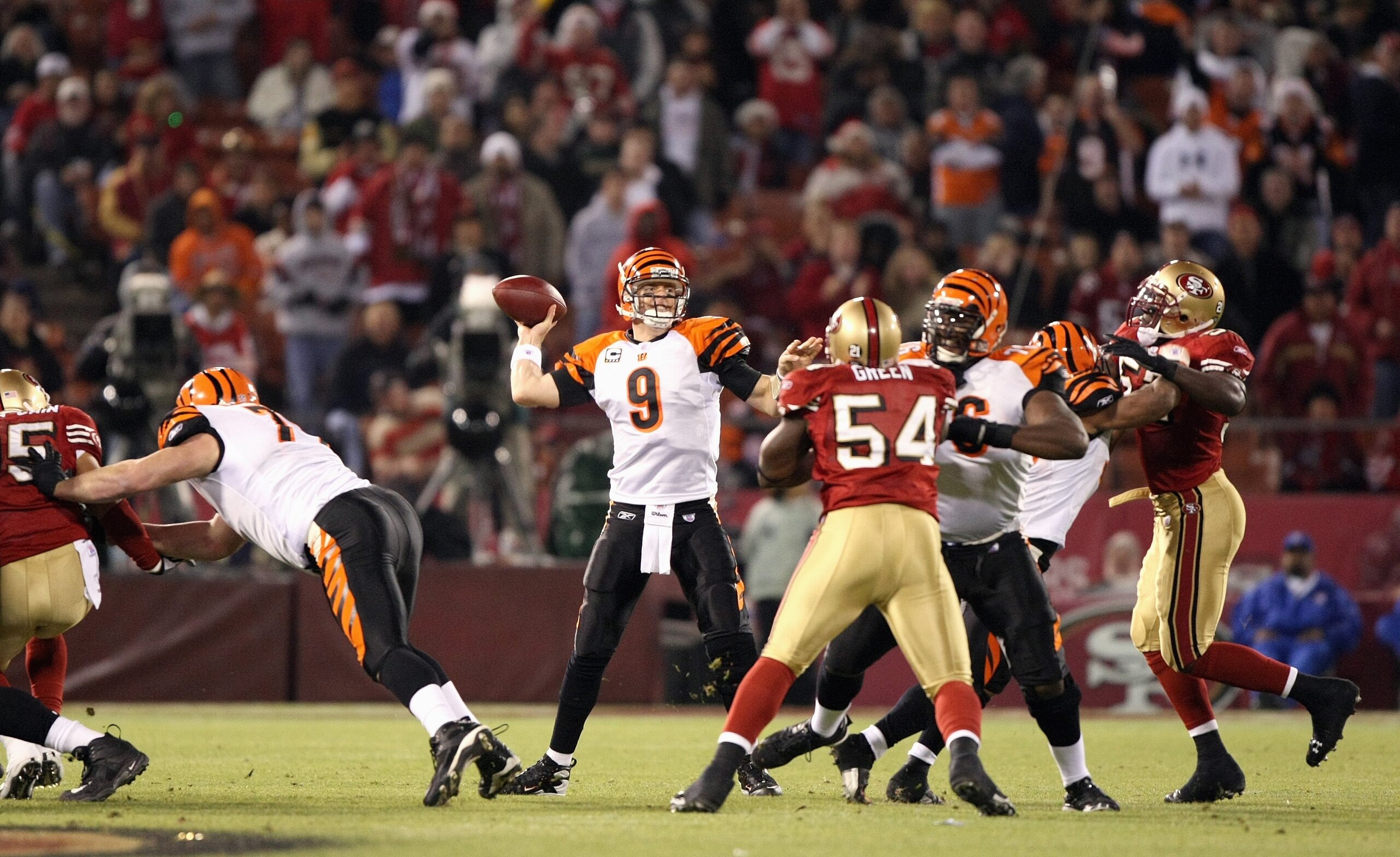 SAN FRANCISCO - DECEMBER 15: Carson Palmer #9 of the Cincinnati Bengals passes the ball during the game against the San Francisco 49ers on December 15, 2007 at Monster Park in San Francisco, California. (Photo by Jed Jacobsohn/Getty Images)