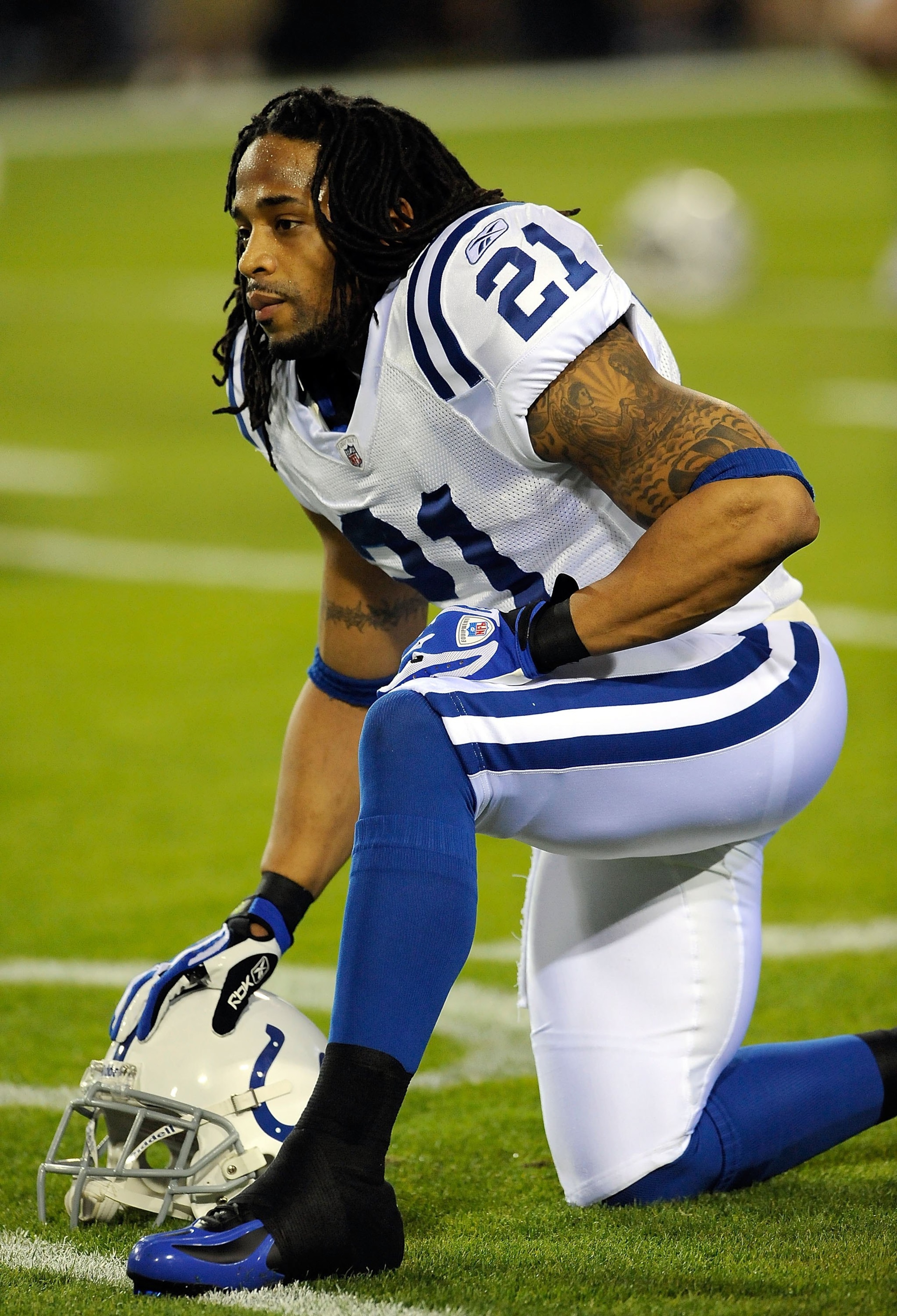 JACKSONVILLE, FL - DECEMBER 18:  Bob Sanders #21 of the Indianapolis Colts stretches prior to the game against the Jacksonville Jaguars at Jacksonville Municipal Stadium on December 18, 2008 in Jacksonville, Florida.  (Photo by Sam Greenwood/Getty Images)