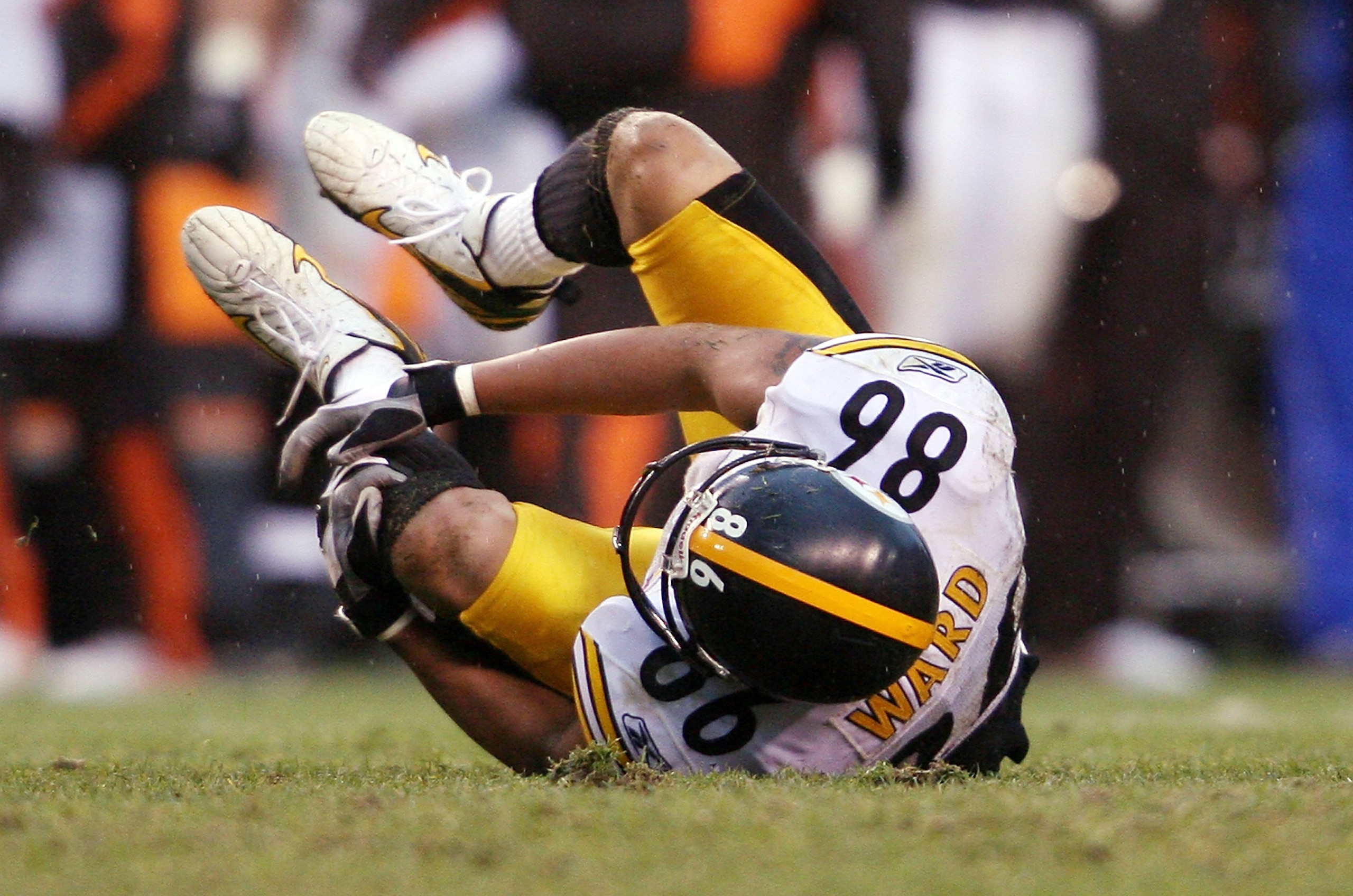 CLEVELAND - NOVEMBER 19: Hines Ward #86 of the Pittsburgh Steelers lays injured against the Cleveland Browns on November 19, 2006 at Cleveland Browns Stadium in Cleveland, Ohio. The Steelers defeated the Browns 24-20. (Photo by Nick Laham/Getty Images) CLEVELAND - NOVEMBER 19: Hines Ward #86 of the Pittsburgh Steelers lays injured against the Cleveland Browns on November 19, 2006 at Cleveland Browns Stadium in Cleveland, Ohio. The Steelers defeated the Browns 24-20. (Photo by Nick Laham/Getty Images)