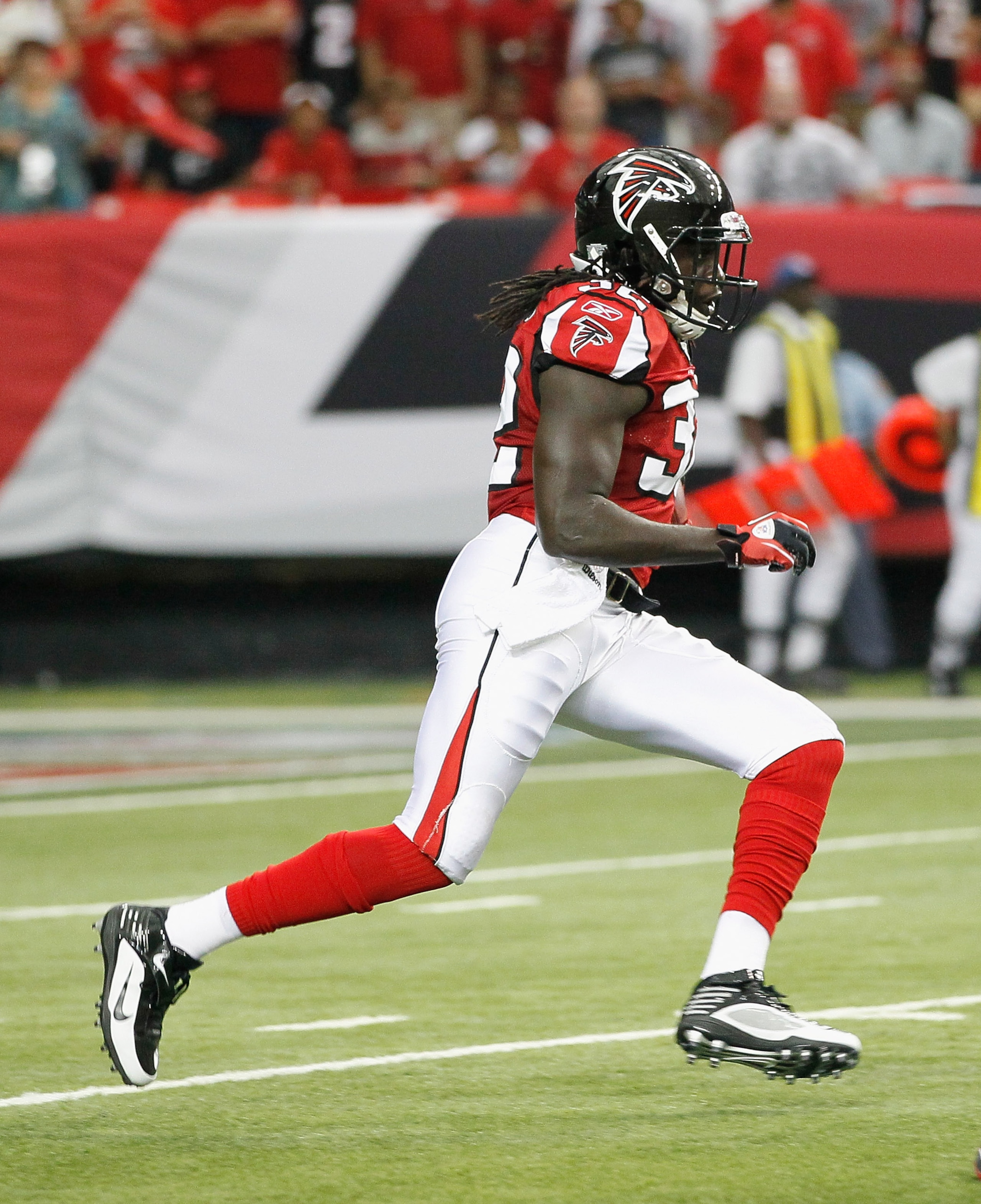 ATLANTA - SEPTEMBER 19:  Jerious Norwood #32 of the Atlanta Falcons against the Arizona Cardinals at Georgia Dome on September 19, 2010 in Atlanta, Georgia.  (Photo by Kevin C. Cox/Getty Images)