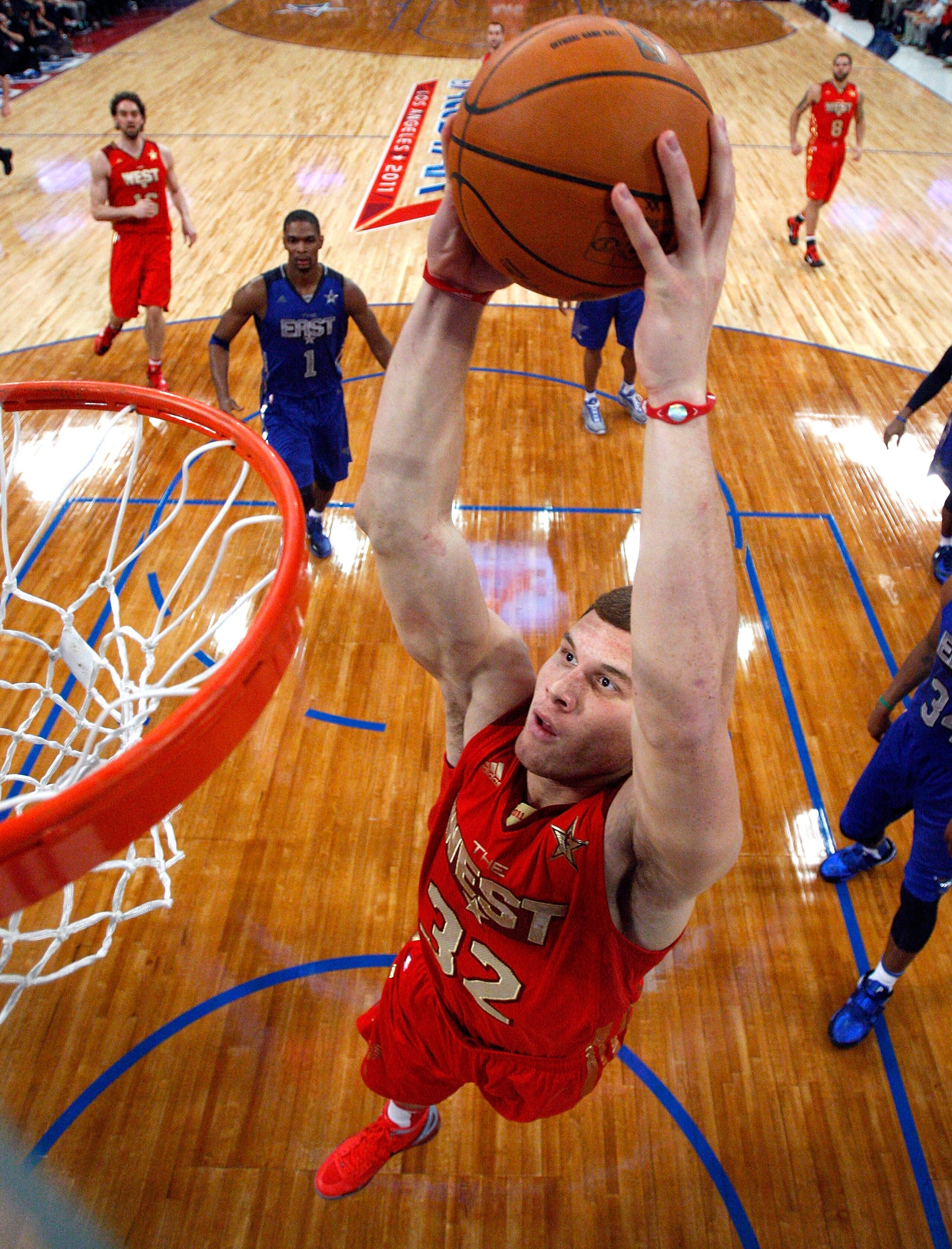 LOS ANGELES, CA - FEBRUARY 20:  Blake Griffin #32 of the Los Angeles Clippers and the Western Conference goes up for a dunk in the first half of the 2011 NBA All-Star Game at Staples Center on February 20, 2011 in Los Angeles, California. NOTE TO USER: Us