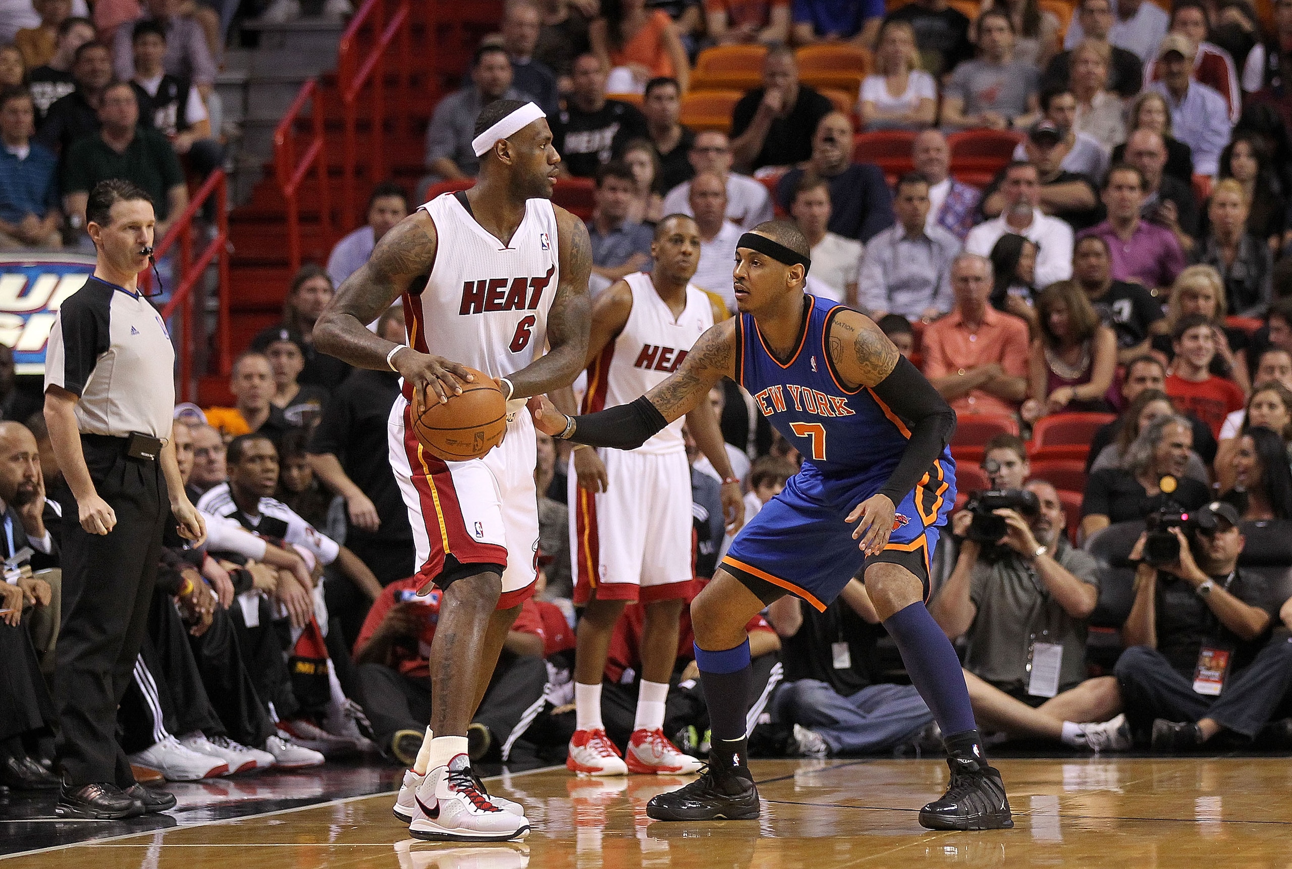 MIAMI, FL - FEBRUARY 27: LeBron James #6 of the Miami Heat is guarded by Carmelo Anthony #7 of the New York Knicks looks on during a game at American Airlines Arena on February 27, 2011 in Miami, Florida. NOTE TO USER: User expressly acknowledges and agr MIAMI, FL - FEBRUARY 27: LeBron James #6 of the Miami Heat is guarded by Carmelo Anthony #7 of the New York Knicks looks on during a game at American Airlines Arena on February 27, 2011 in Miami, Florida. NOTE TO USER: User expressly acknowledges and agr