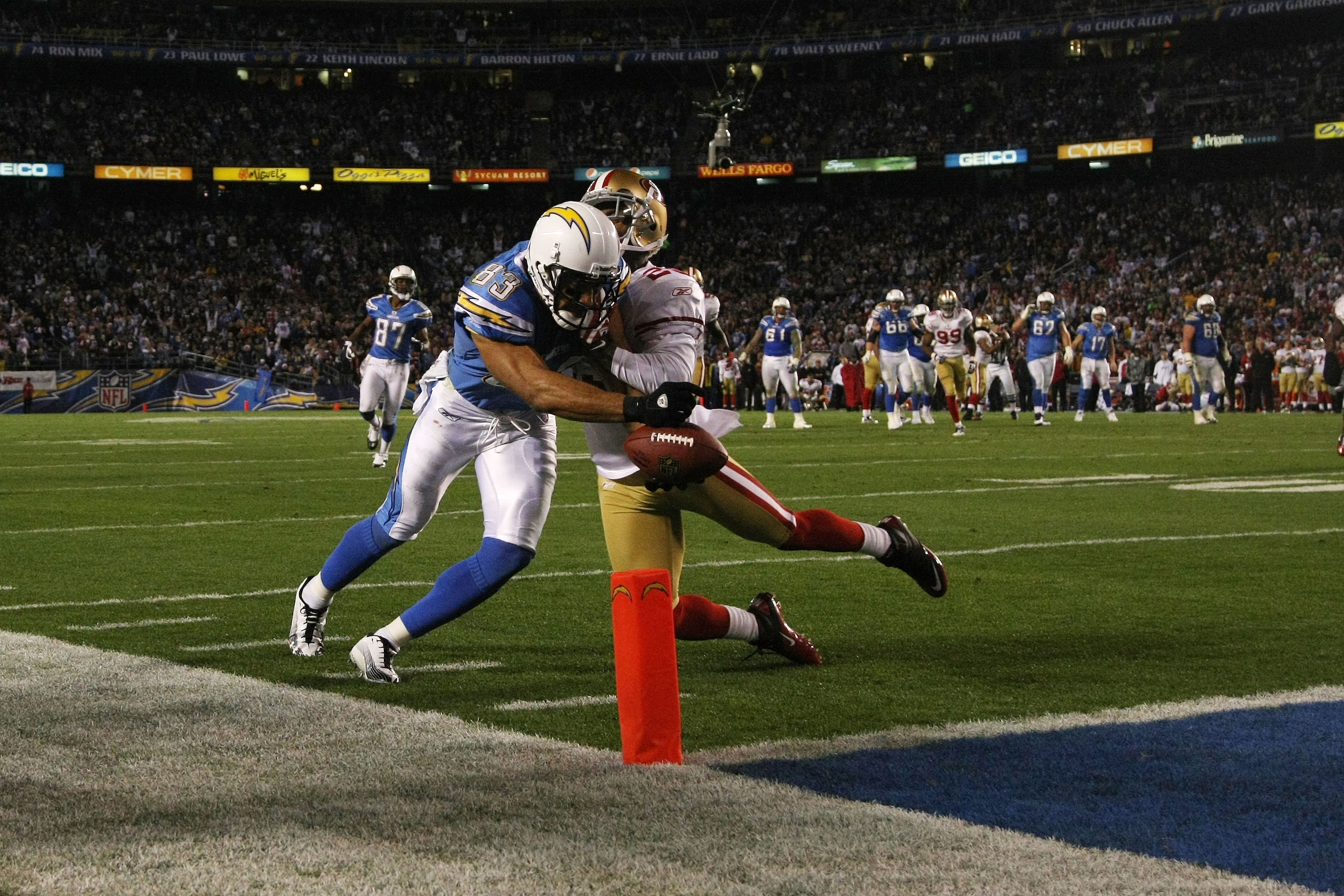 SAN DIEGO, CA - DECEMBER 16:  Wide receiver Vincent Jackson #83 of the San Diego Chargers dives into the endzone for a touchdown in the fourth quarter against the San Francisco 49ers at Qualcomm Stadium on December 16, 2010 in San Diego, California.  (Pho