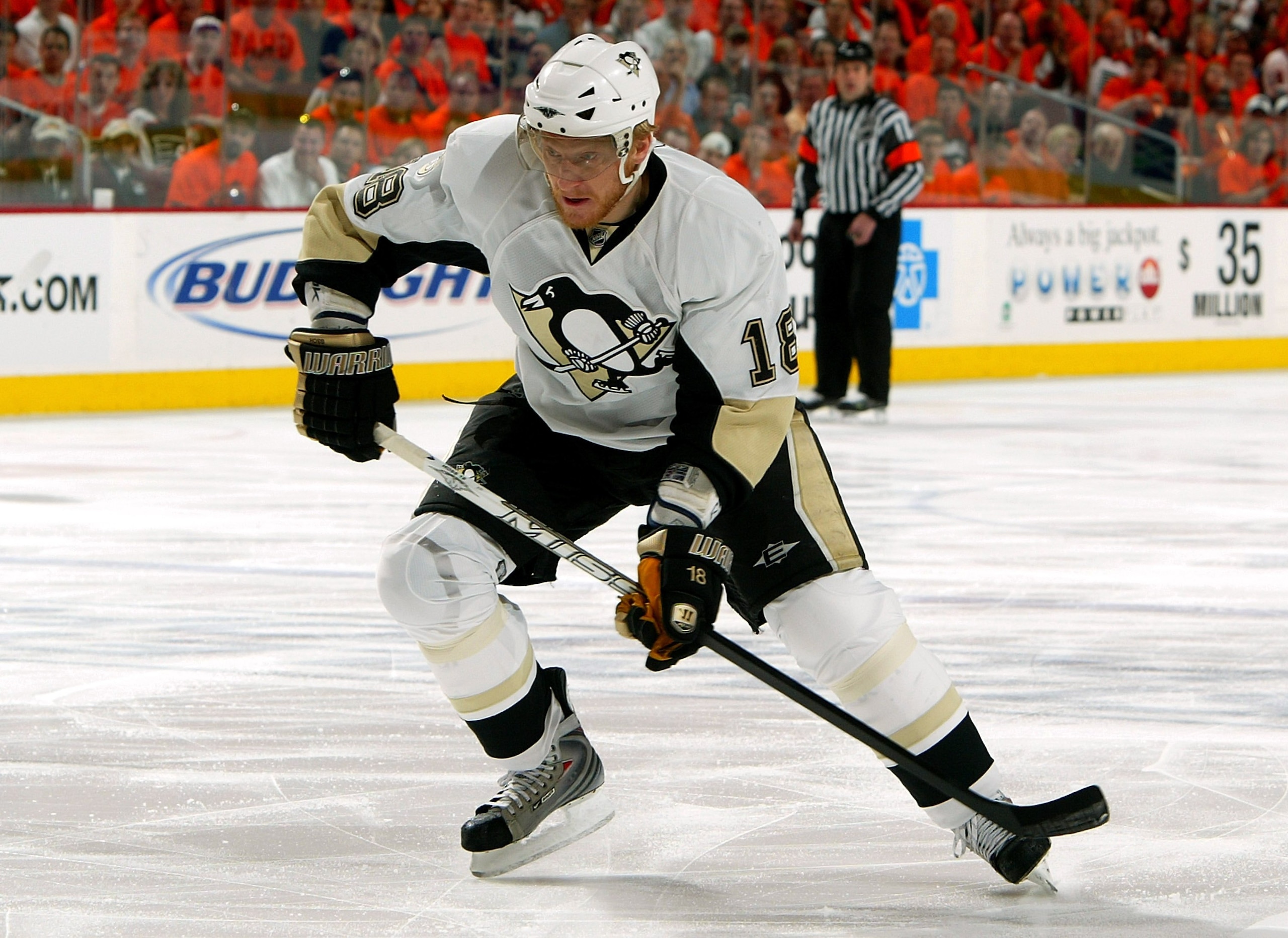 PHILADELPHIA - MAY 15:  Marian Hossa #18 of the Pittsburgh Penguins plays against the Philadelphia Flyers during game four of the Eastern Conference Finals of the 2008 NHL Stanley Cup Playoffs at Wachovia Center on May 15, 2008 in Philadelphia, Pennsylvan