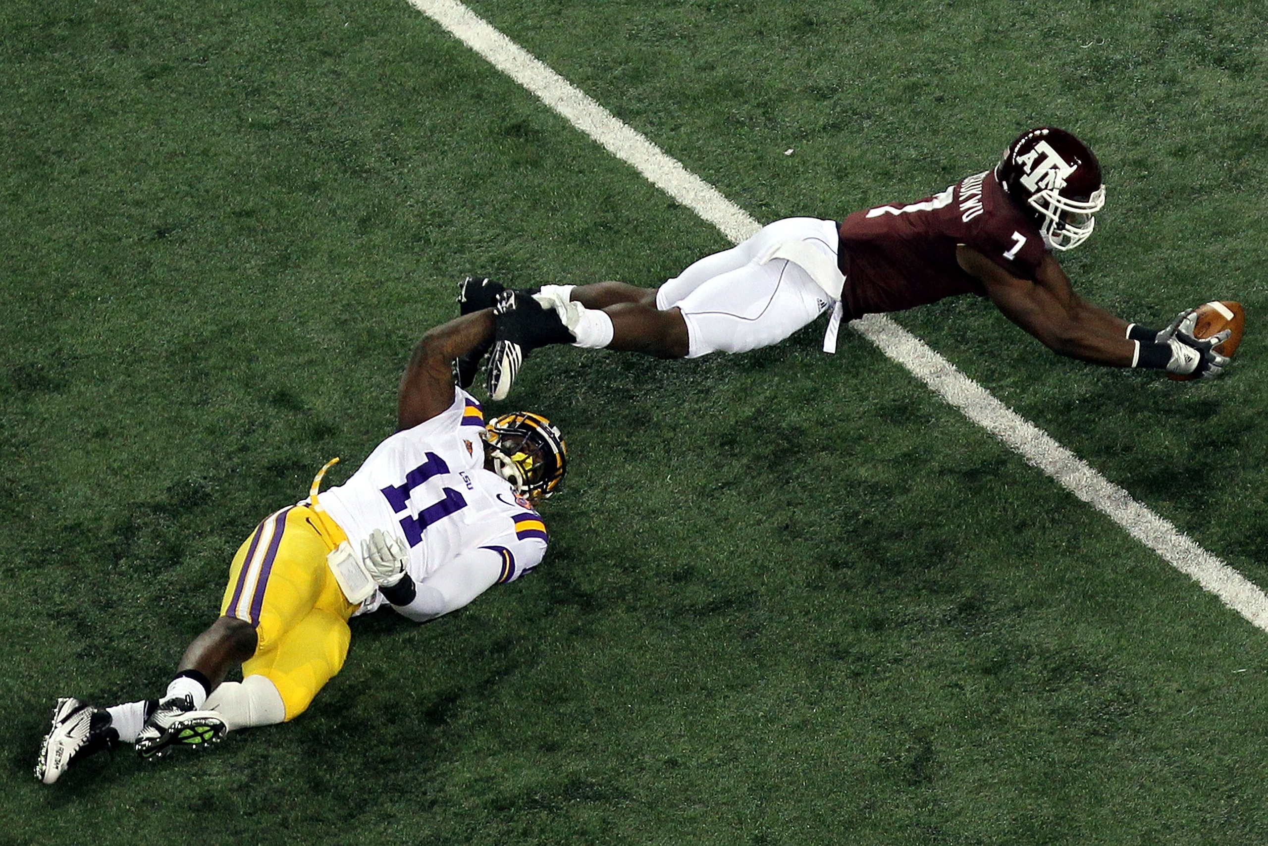 ARLINGTON, TX - JANUARY 07:  Wide receiver Uzoma Nwachukwu #7 of the Texas A&M Aggies dives for a touchdown against Kelvin Sheppard #11 of the LSU Tigers during the AT&T Cotton Bowl at Cowboys Stadium on January 7, 2011 in Arlington, Texas.  (Photo by Ron