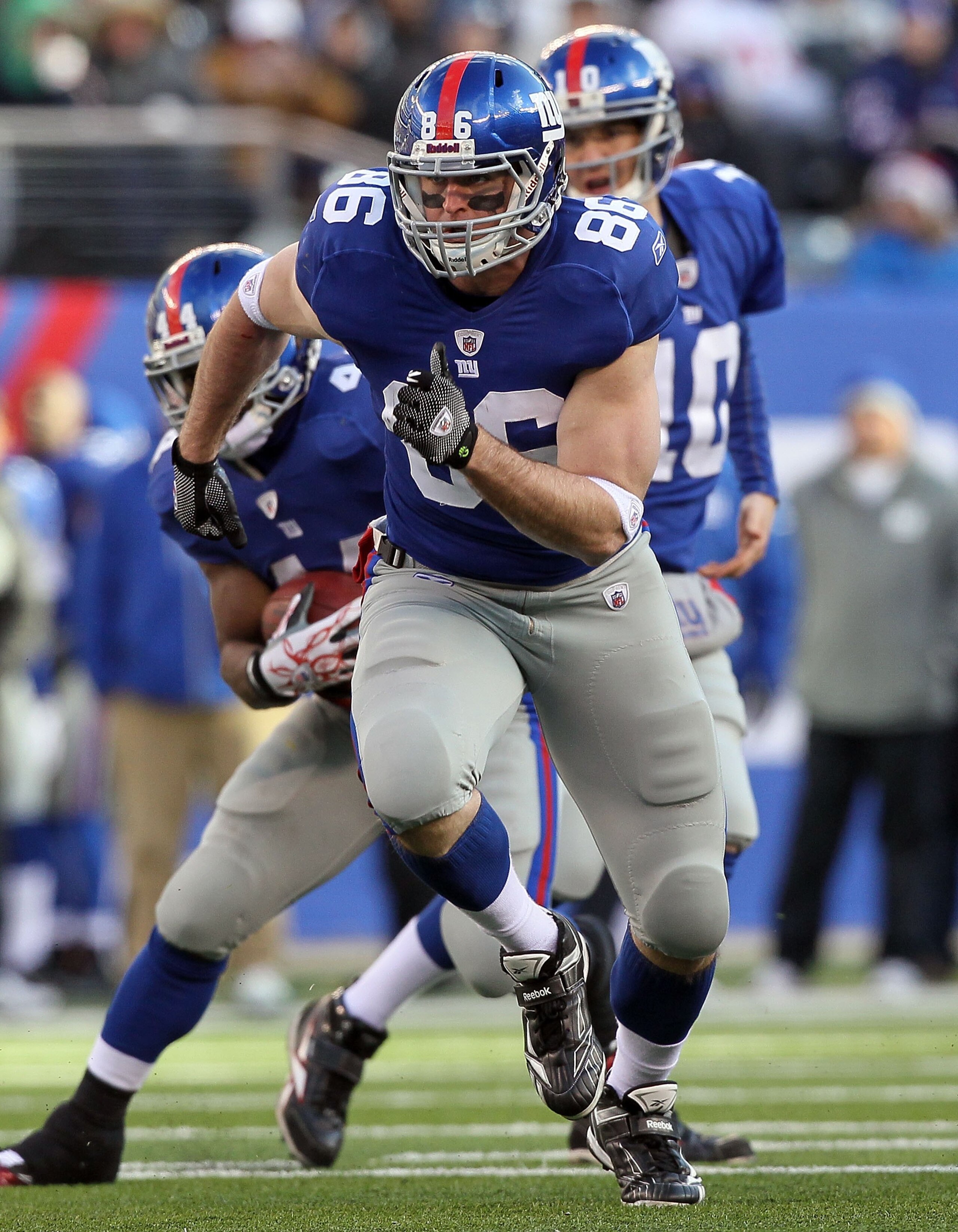 EAST RUTHERFORD, NJ - DECEMBER 05:  Bear Pascoe #86 of the New York Giants in action against the Washington Redskins on December 5, 2010 at the New Meadowlands Stadium in East Rutherford, New Jersey. The Giants defeated the Redskins 31-7.  (Photo by Jim M