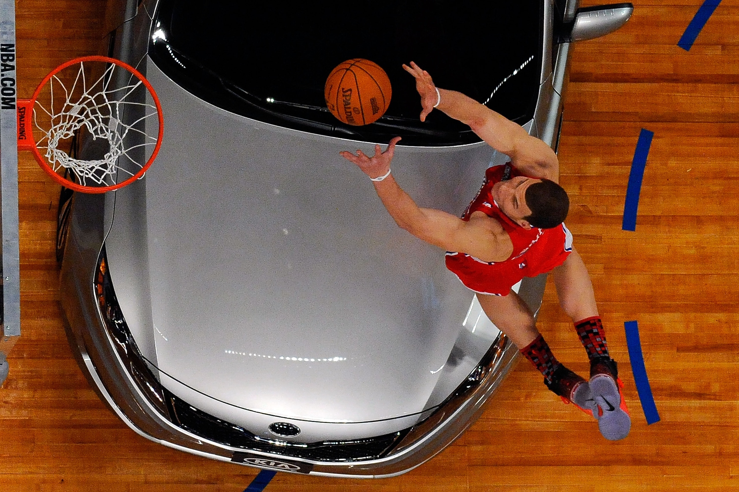 LOS ANGELES, CA - FEBRUARY 19:  Blake Griffin #32 of the Los Angeles Clippers dunks the ball over a car in the final round of the Sprite Slam Dunk Contest apart of NBA All-Star Saturday Night at Staples Center on February 19, 2011 in Los Angeles, Californ