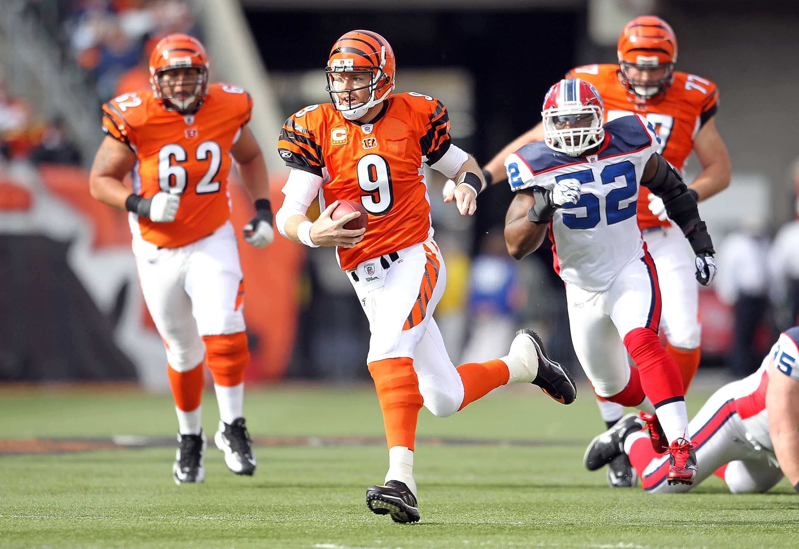 CINCINNATI - NOVEMBER 21:  Carson Palmer #9 of the Cincinnati Bengals runs with the ball during the Bengals 49-31 loss to the Buffalo Bills at Paul Brown Stadium on November 21, 2010 in Cincinnati, Ohio.  (Photo by Andy Lyons/Getty Images)