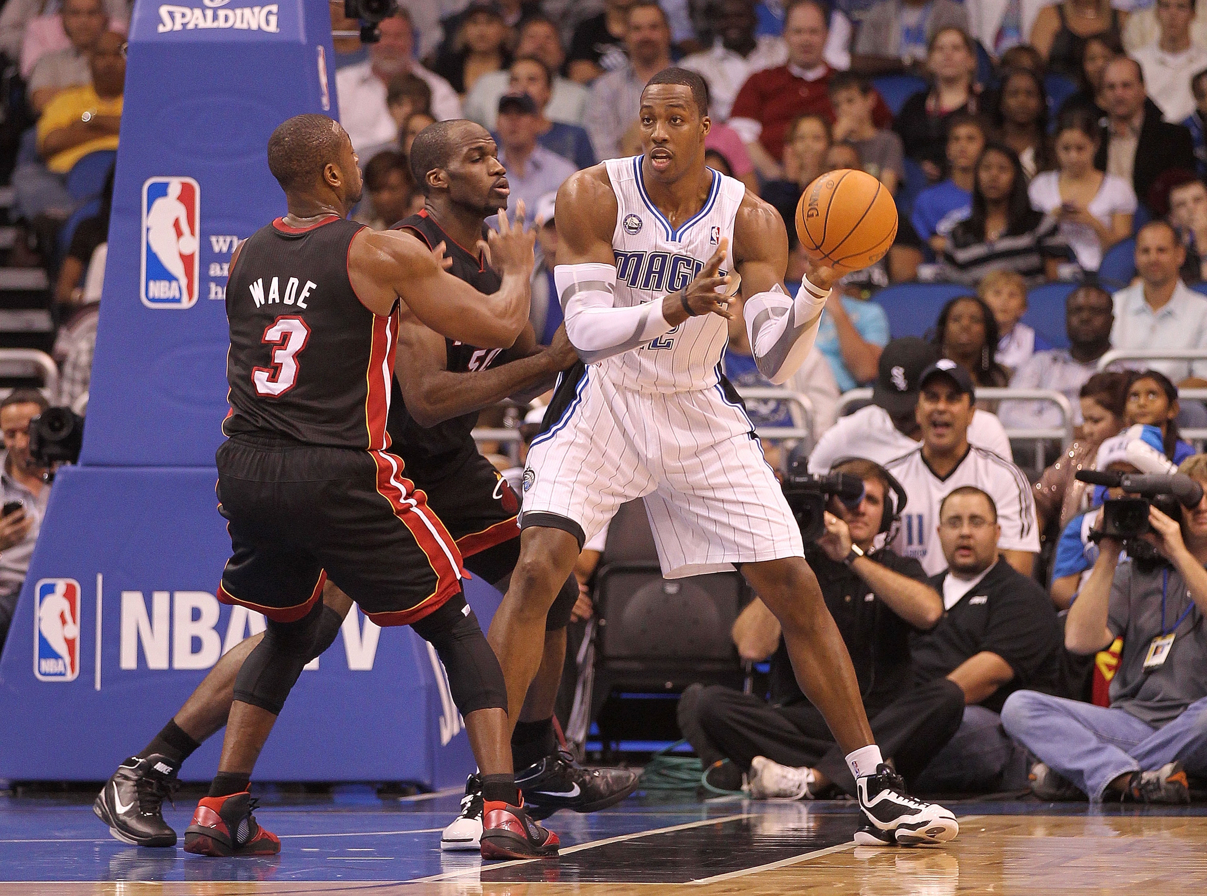 ORLANDO, FL - NOVEMBER 24: Dwight Howard #12 of the Orlando Magic passes over Dwyane Wade #3 of the Miami Heat during a game at Amway Arena on November 24, 2010 in Orlando, Florida. NOTE TO USER: User expressly acknowledges and agrees that, by downloadin ORLANDO, FL - NOVEMBER 24: Dwight Howard #12 of the Orlando Magic passes over Dwyane Wade #3 of the Miami Heat during a game at Amway Arena on November 24, 2010 in Orlando, Florida. NOTE TO USER: User expressly acknowledges and agrees that, by downloadin